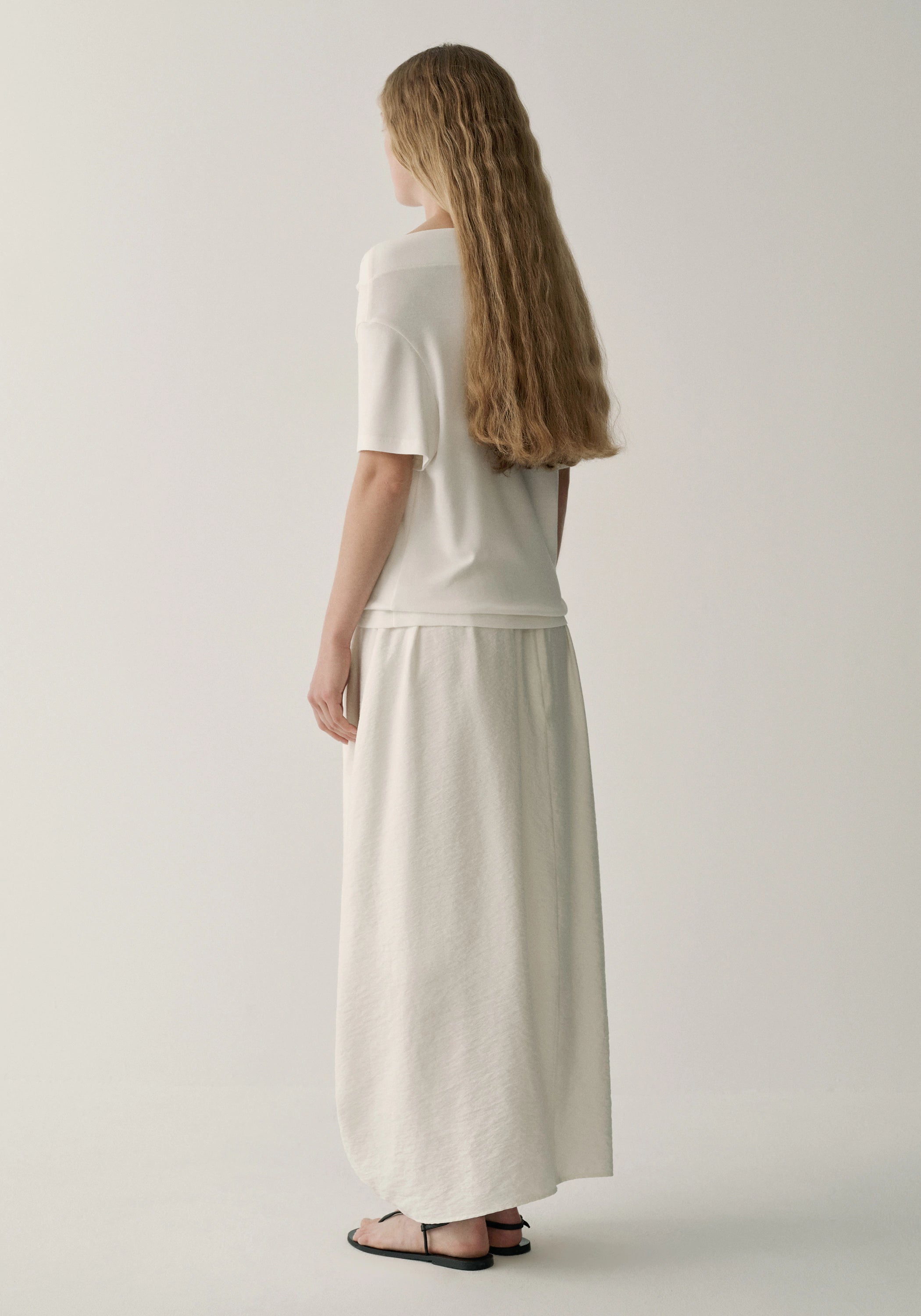 #color_off white