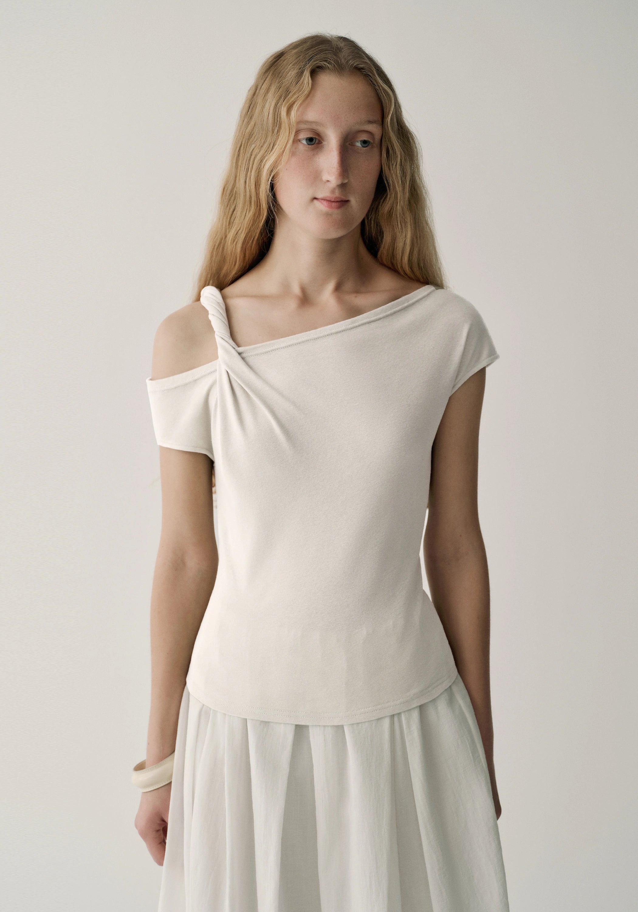 #color_off white