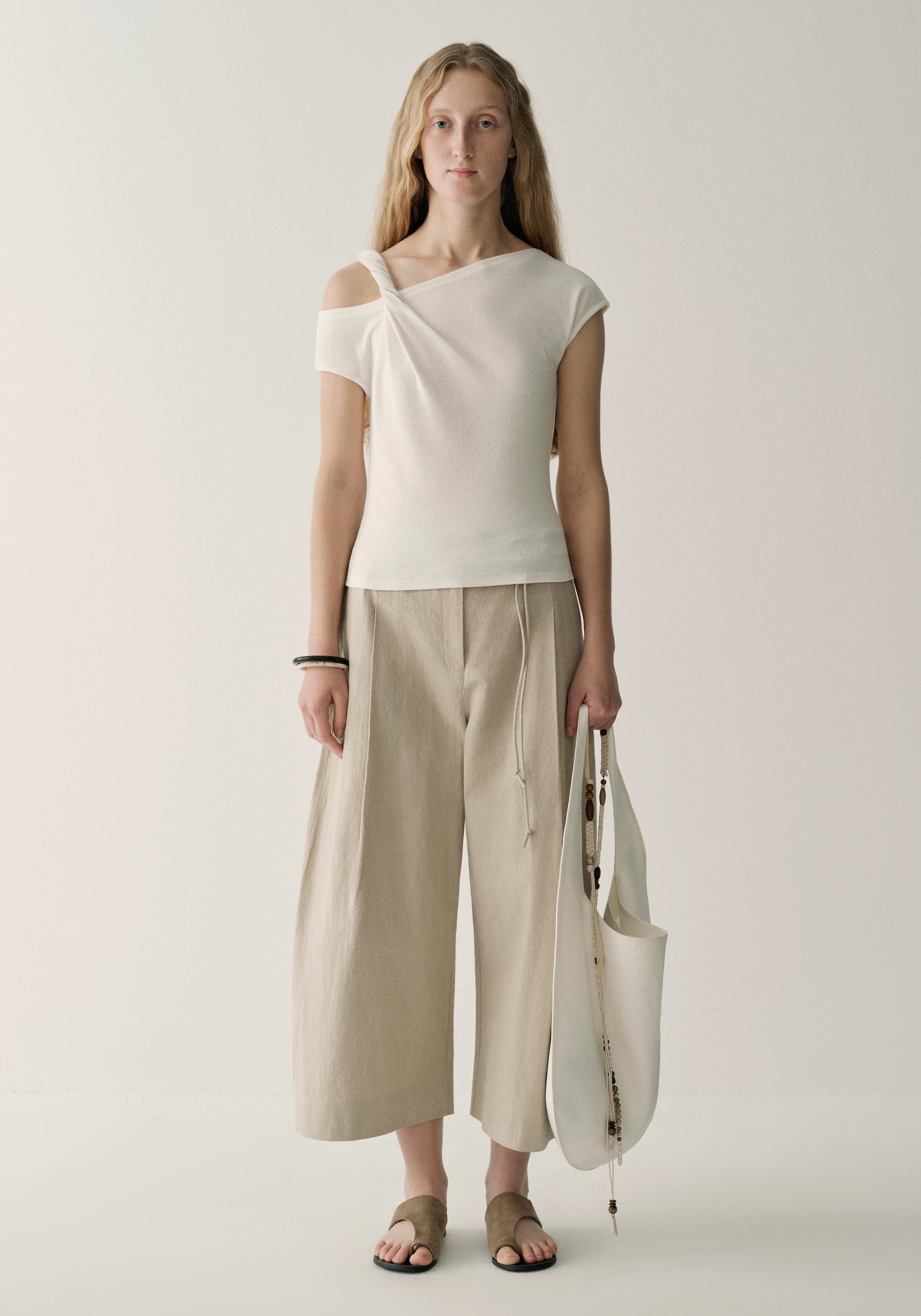 #color_off white