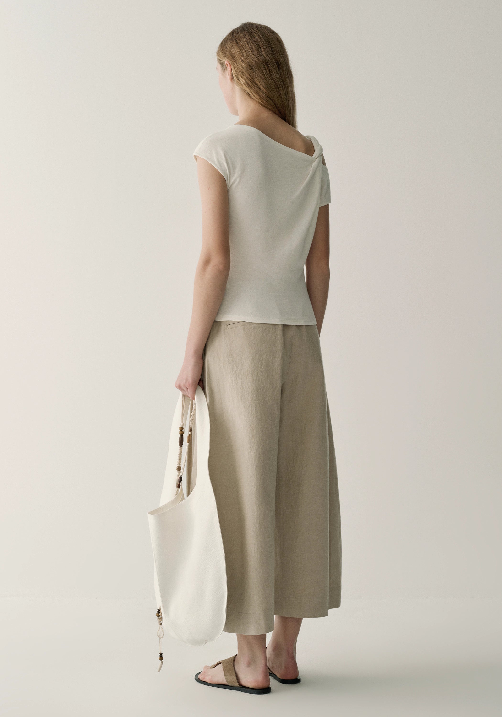 #color_off white