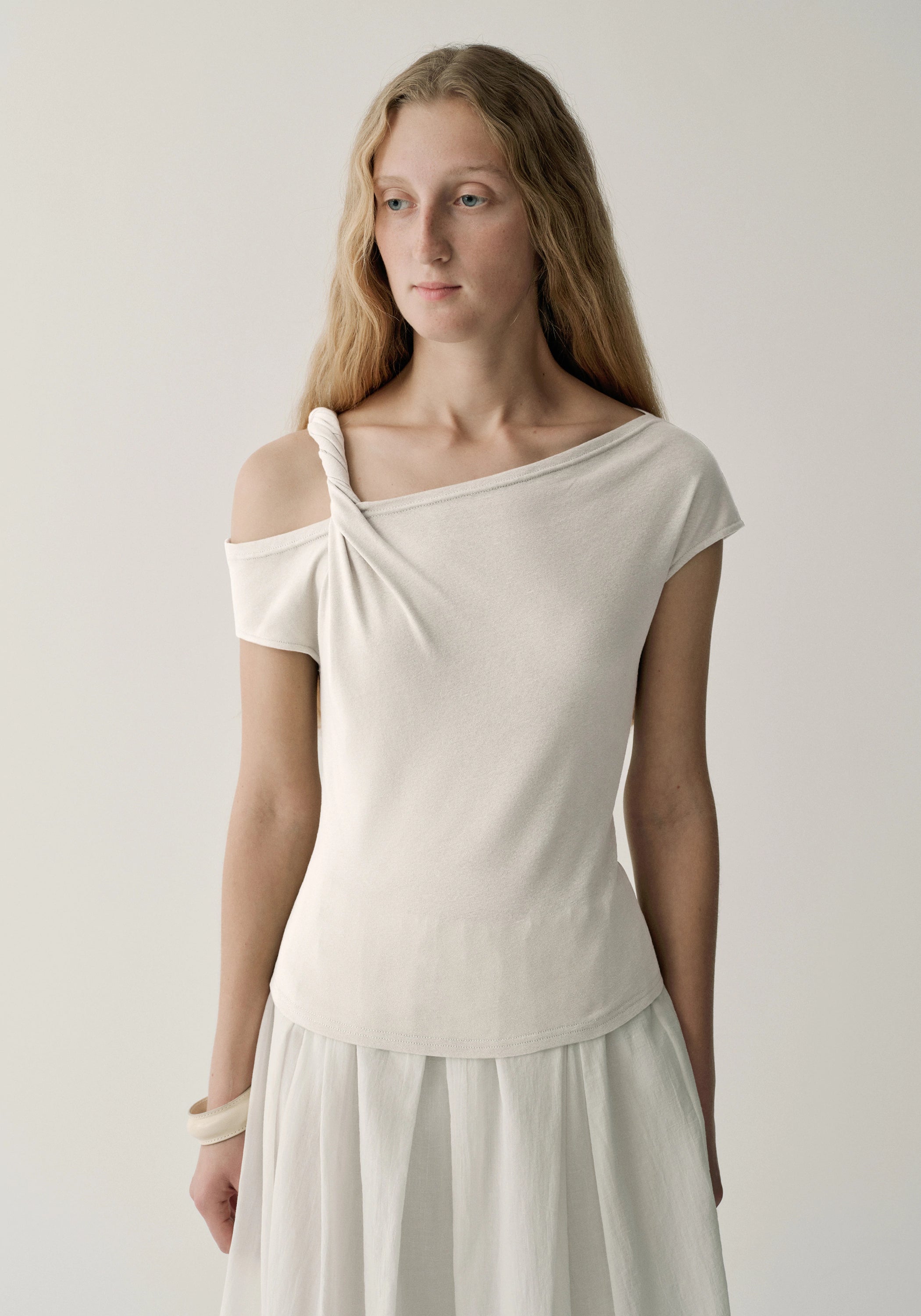 #color_off white