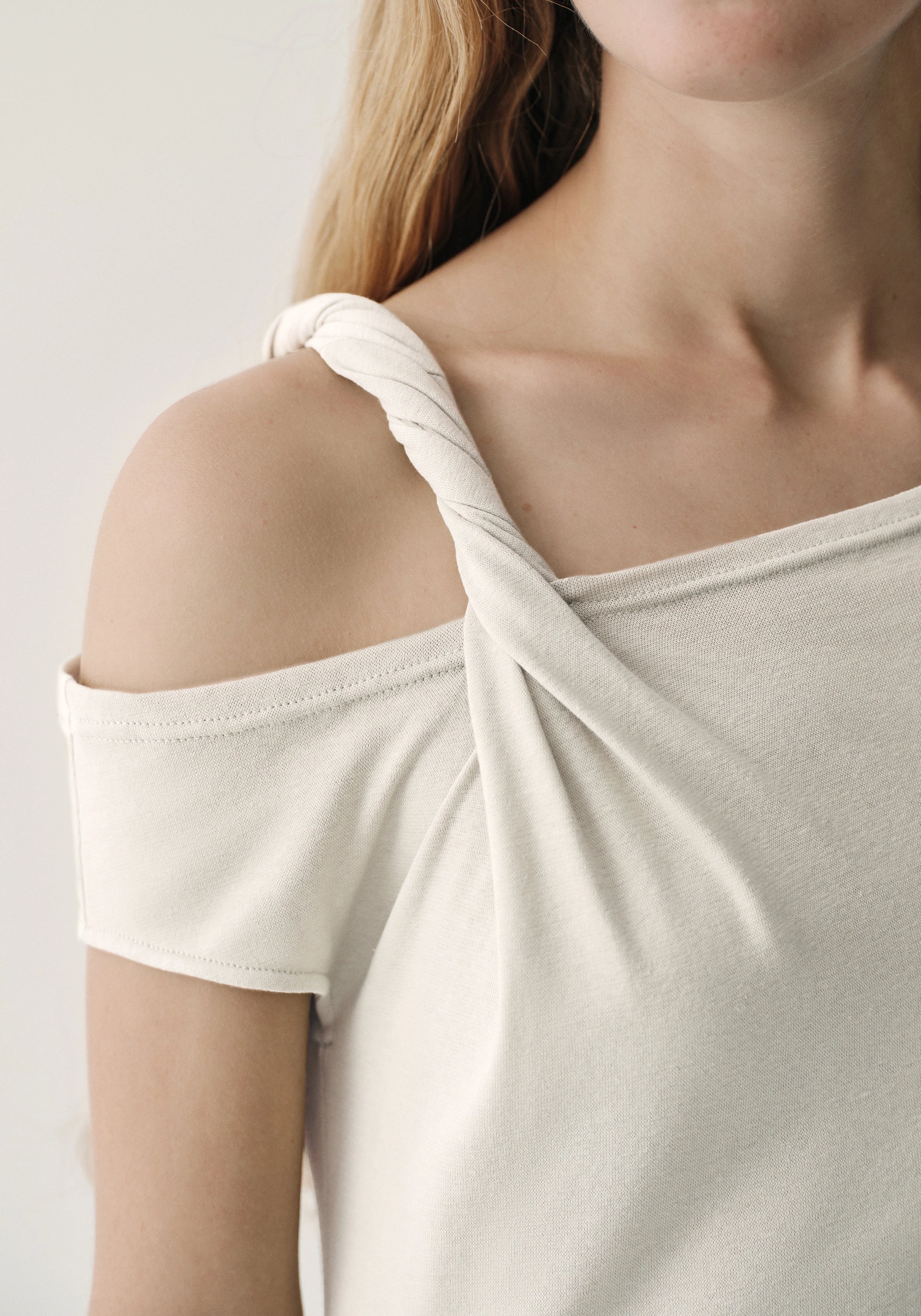 #color_off white