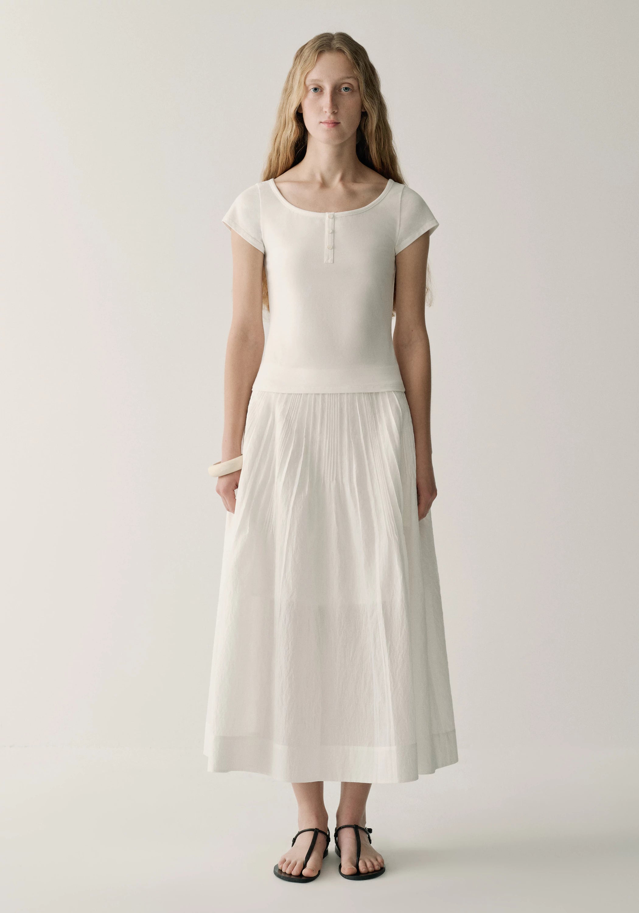 #color_off white