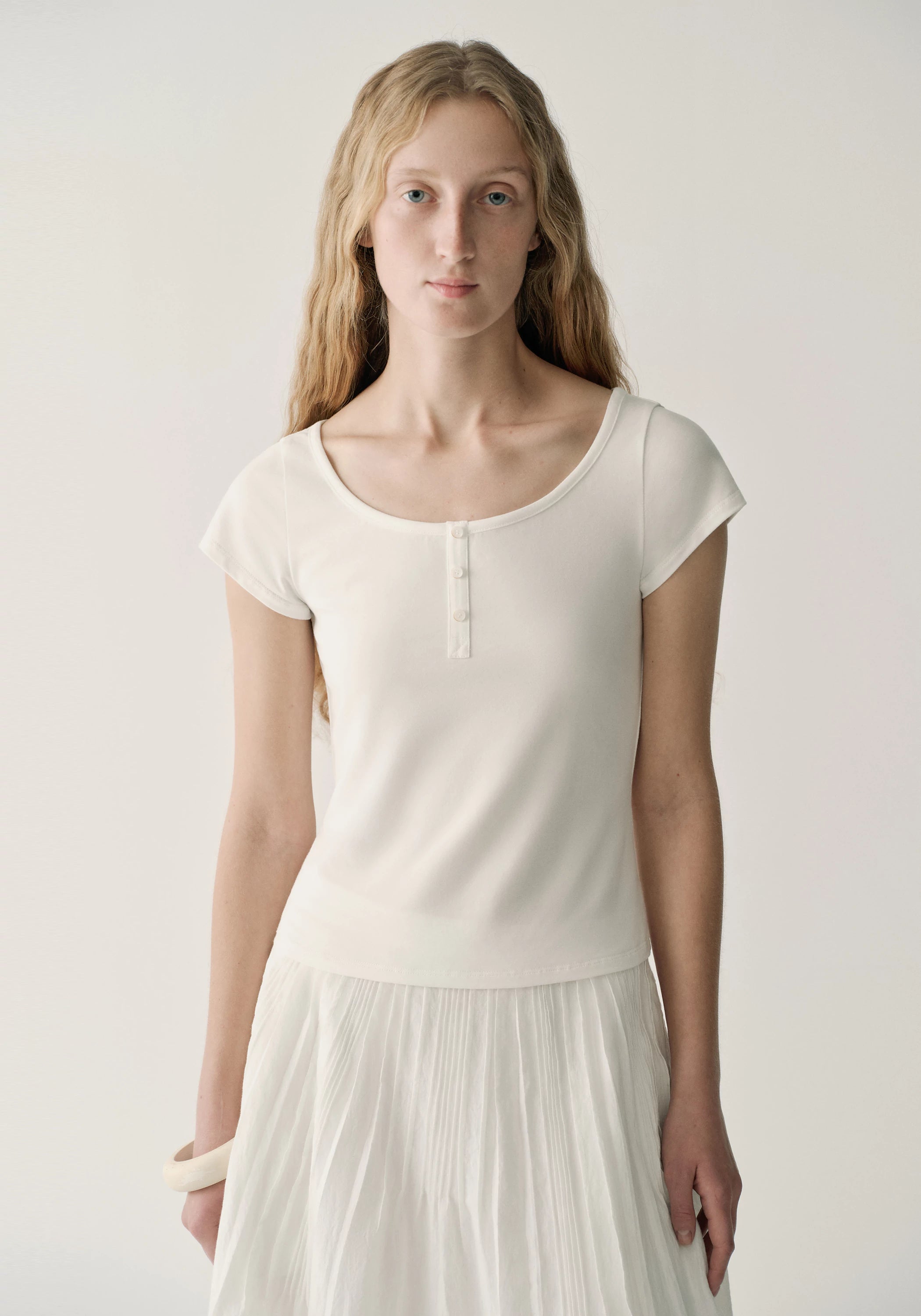 #color_off white