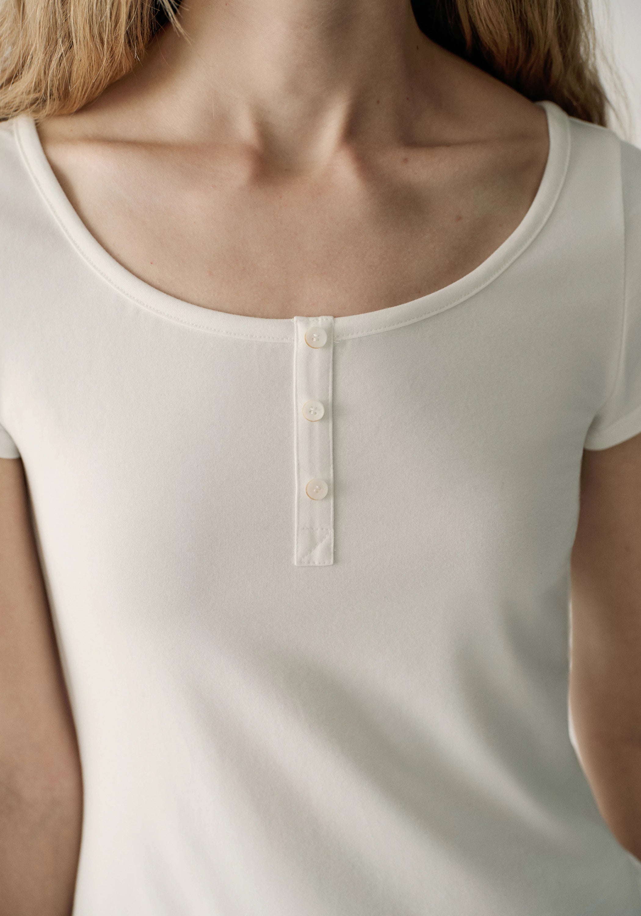 #color_off white