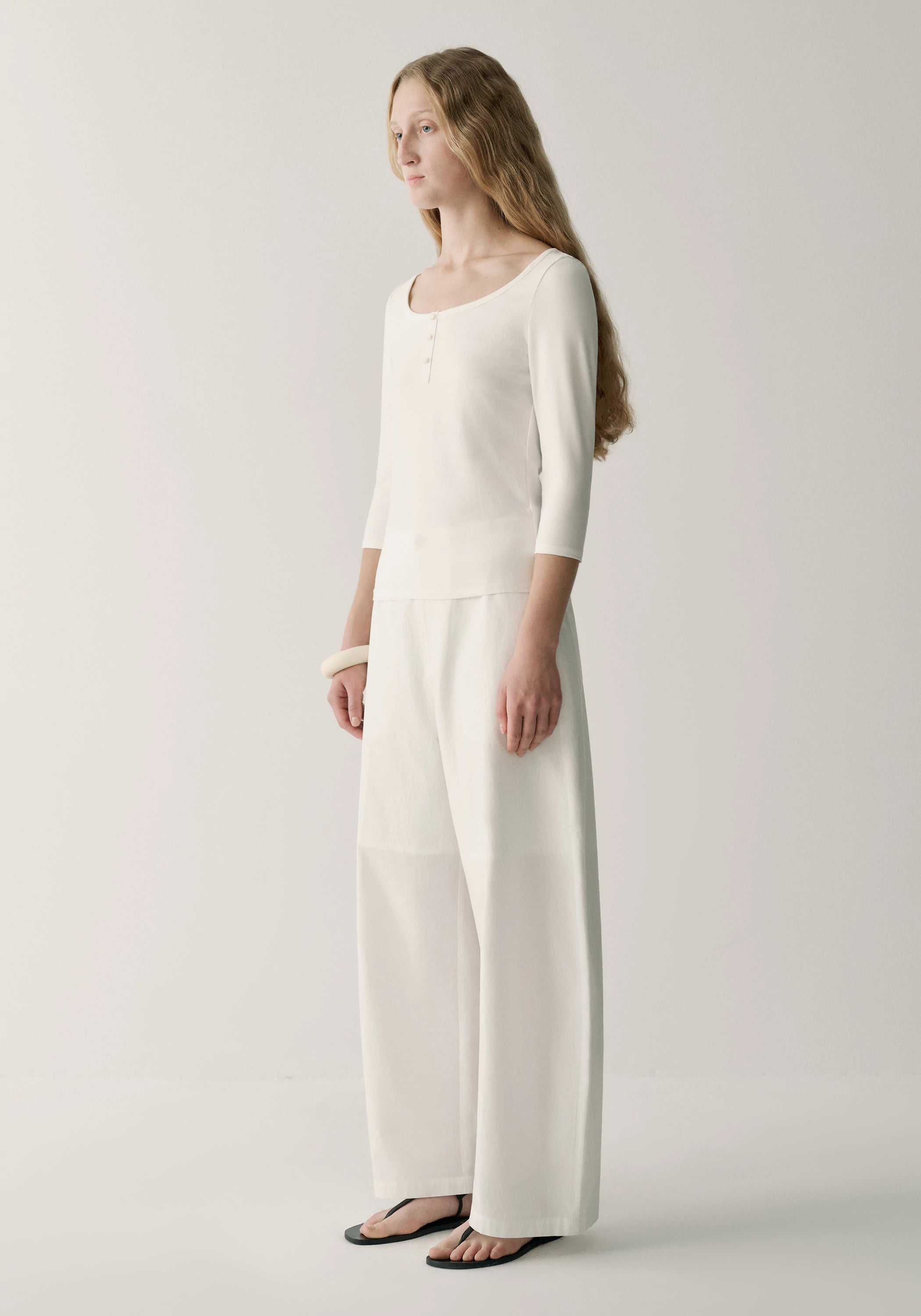 #color_off white