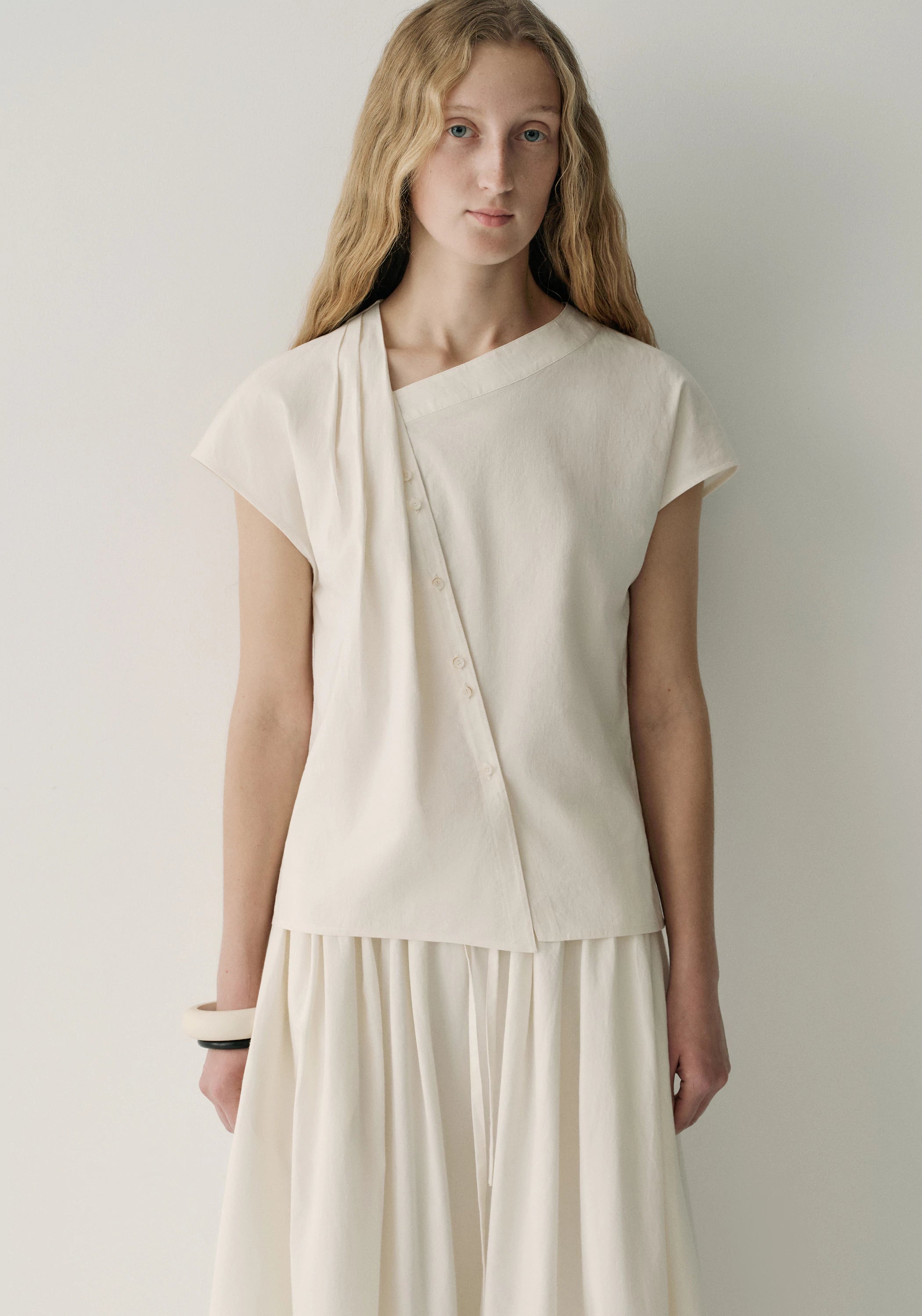 #color_off white