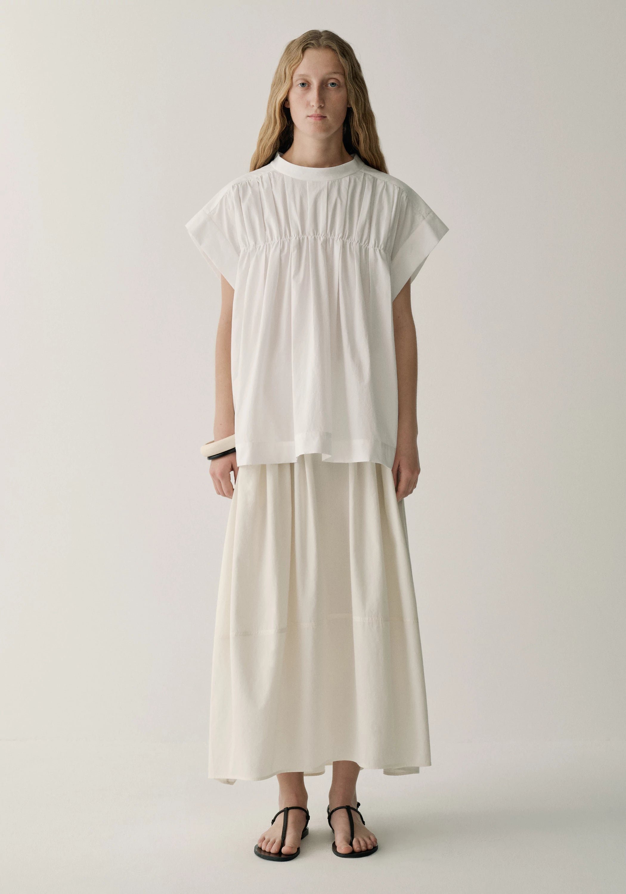 #color_off white