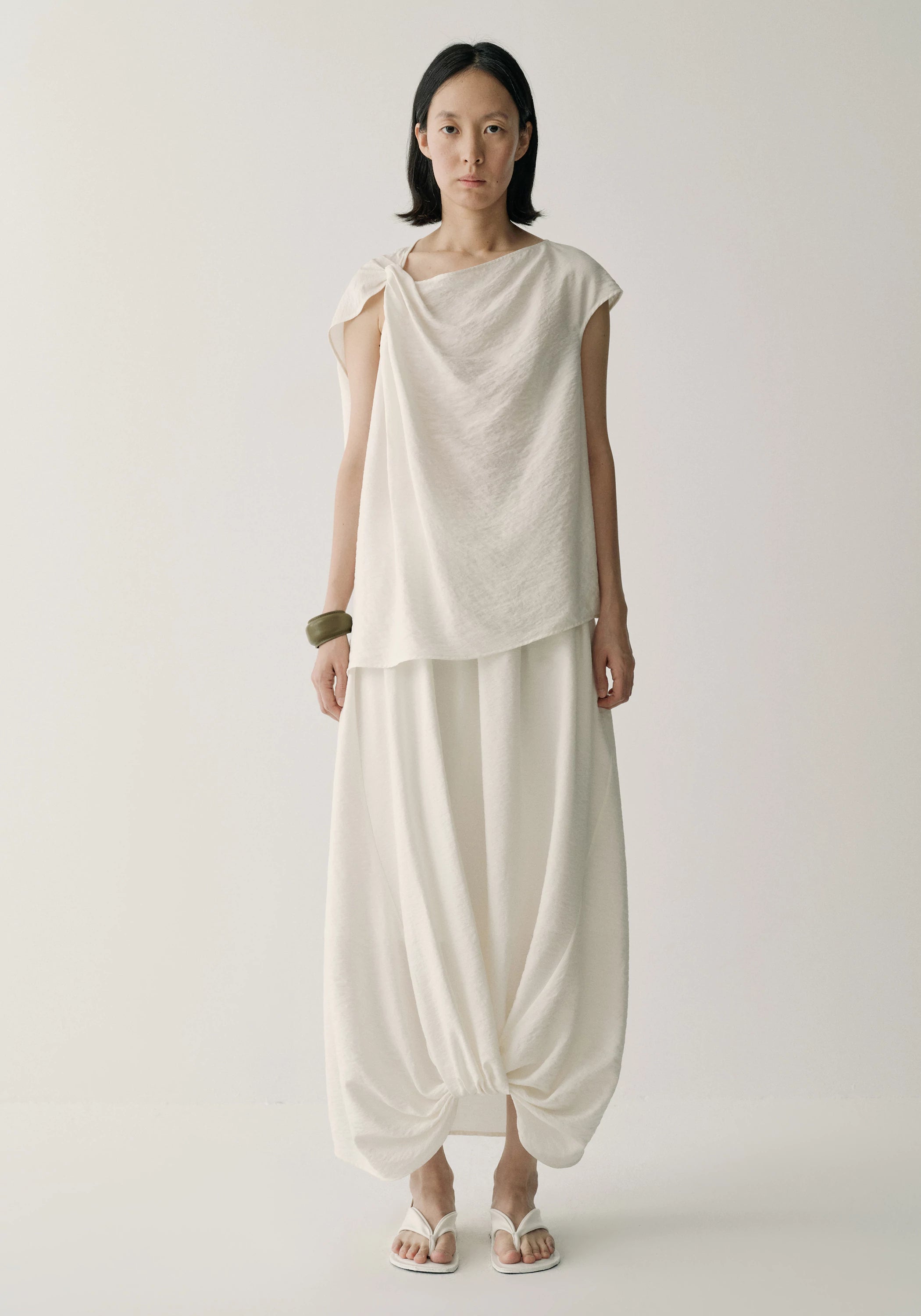 #color_off white