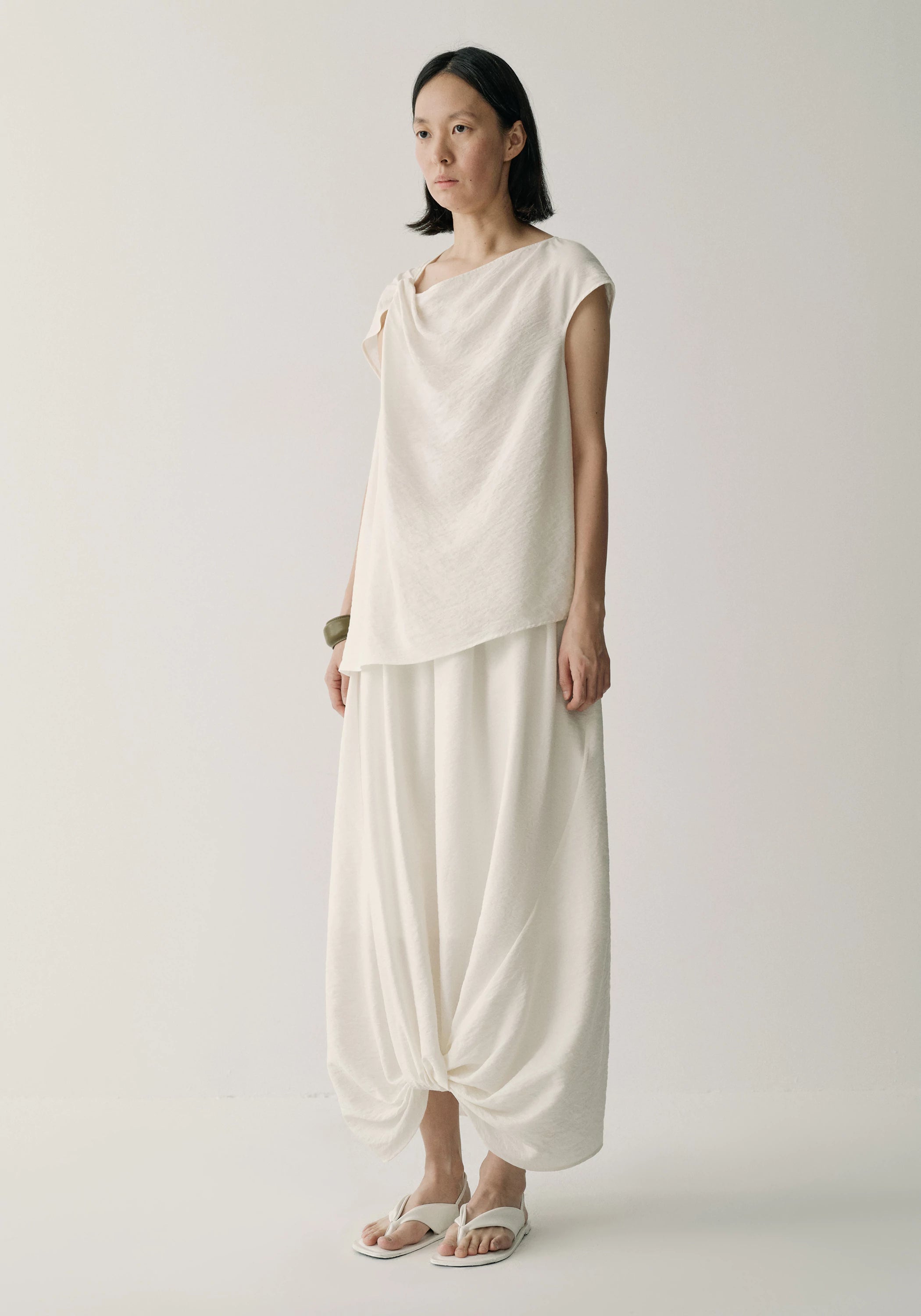 #color_off white