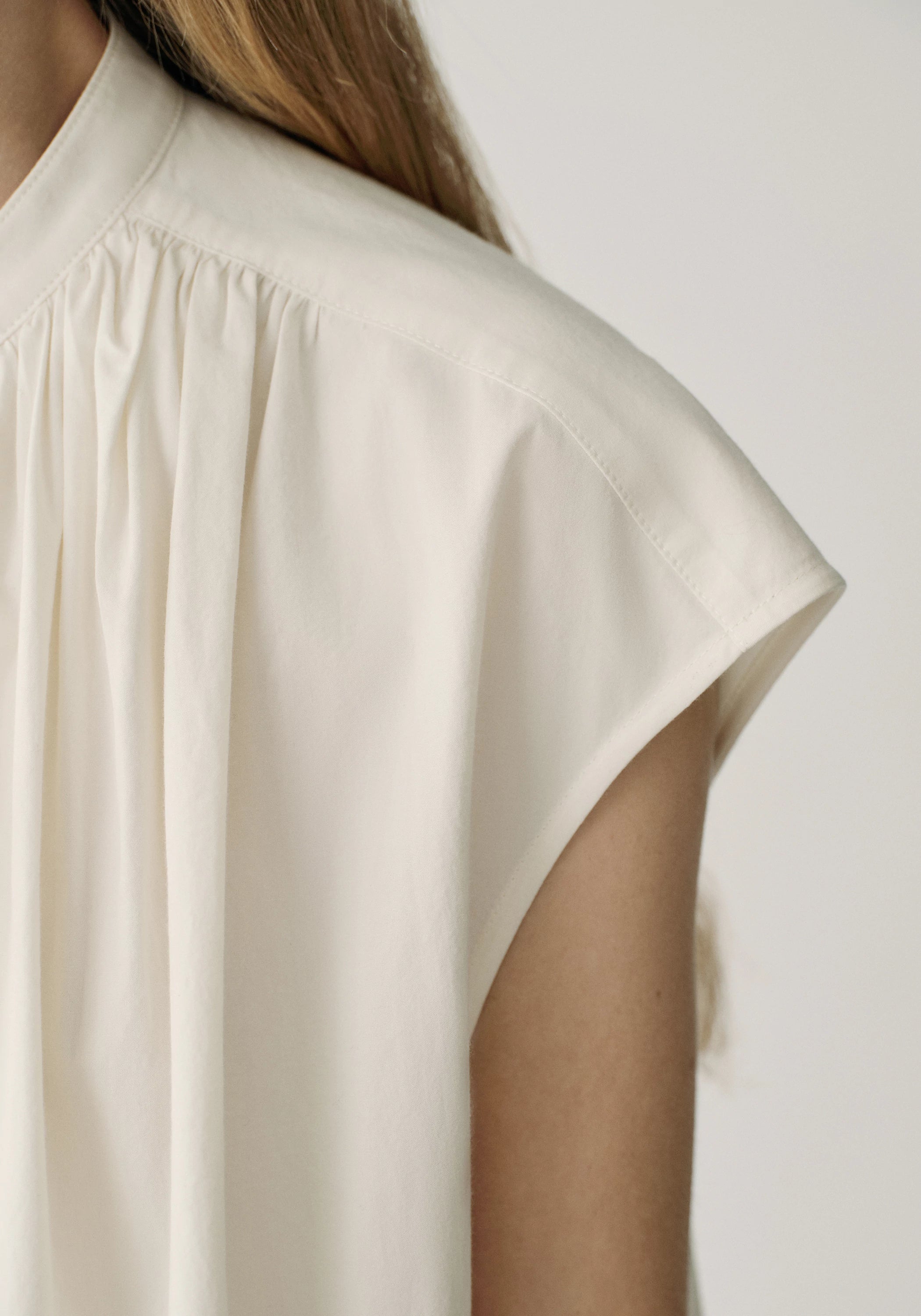 #color_off white
