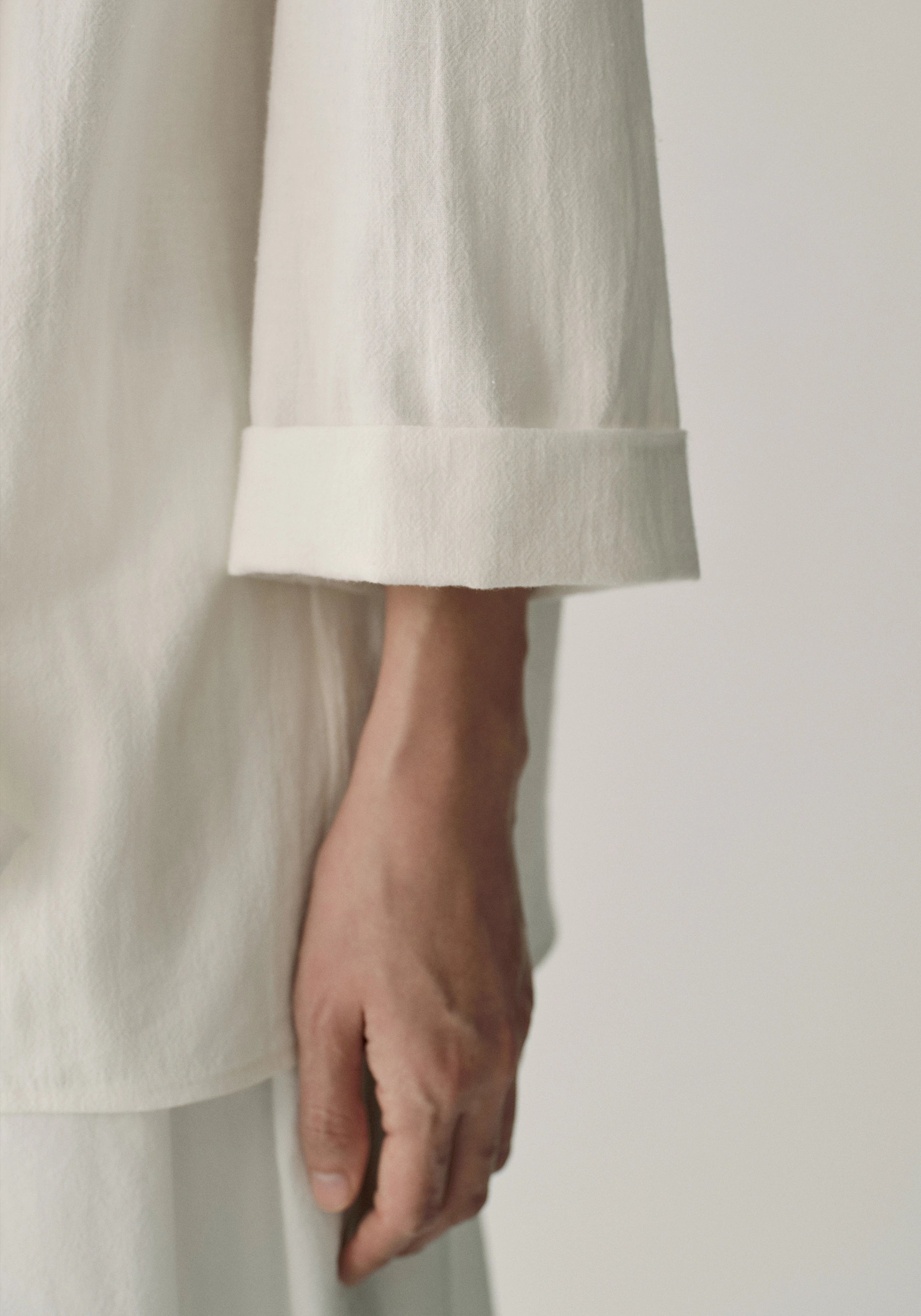 #color_off white
