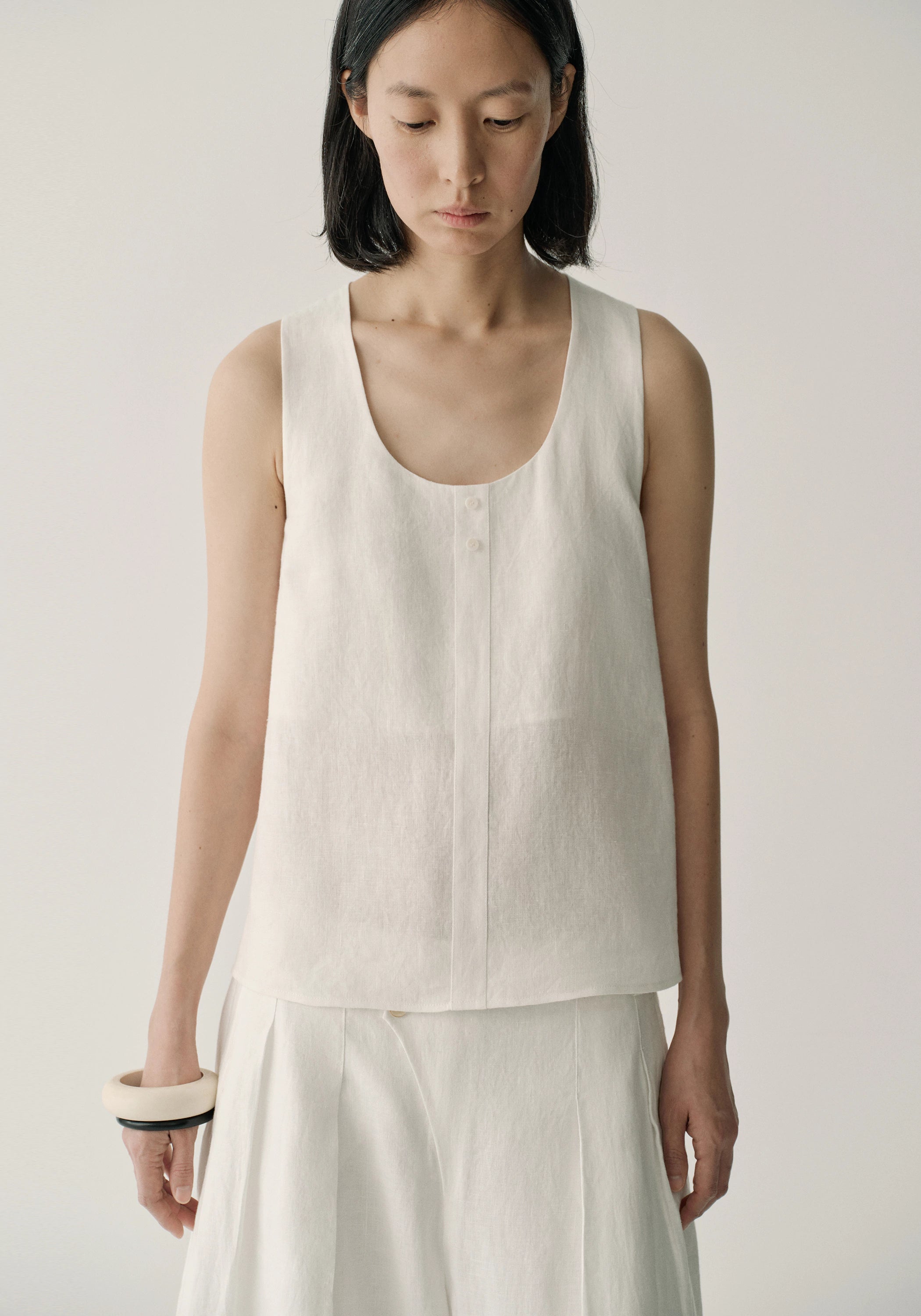 #color_off white