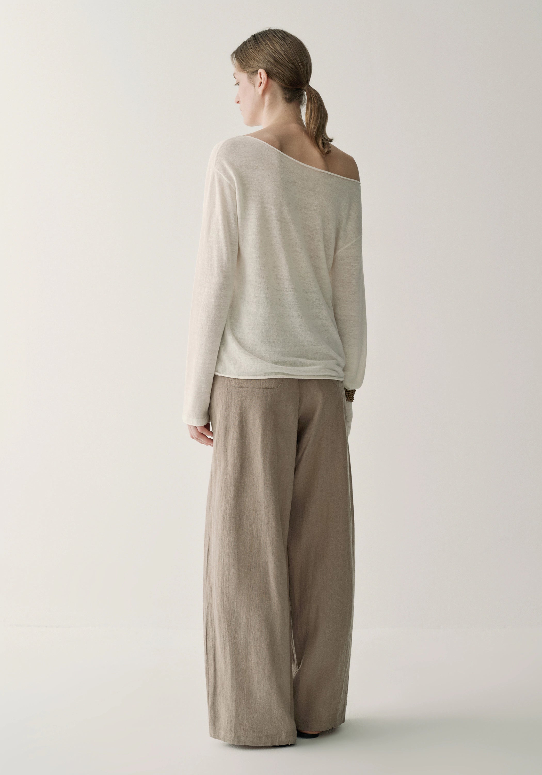 #color_off white