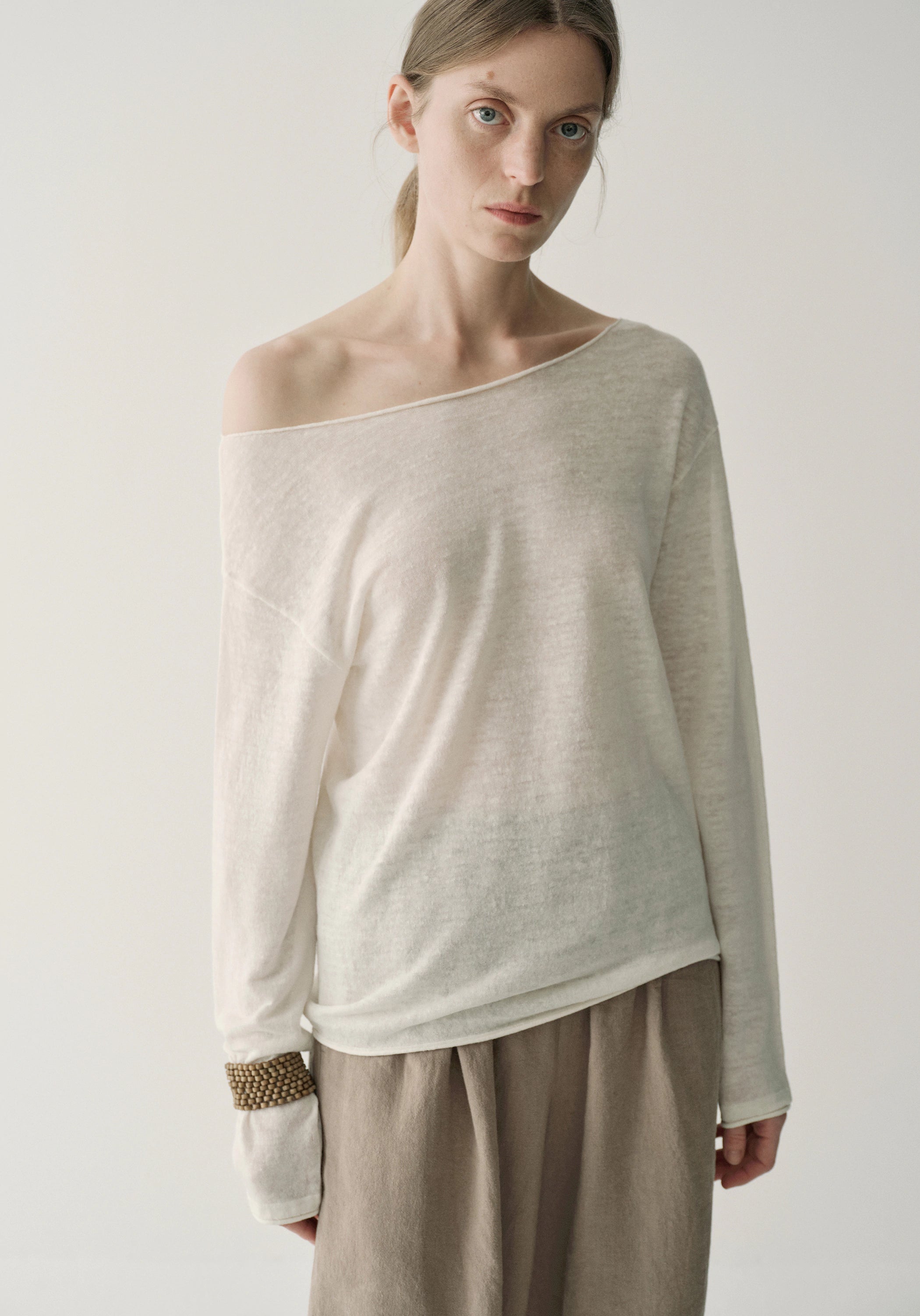 #color_off white