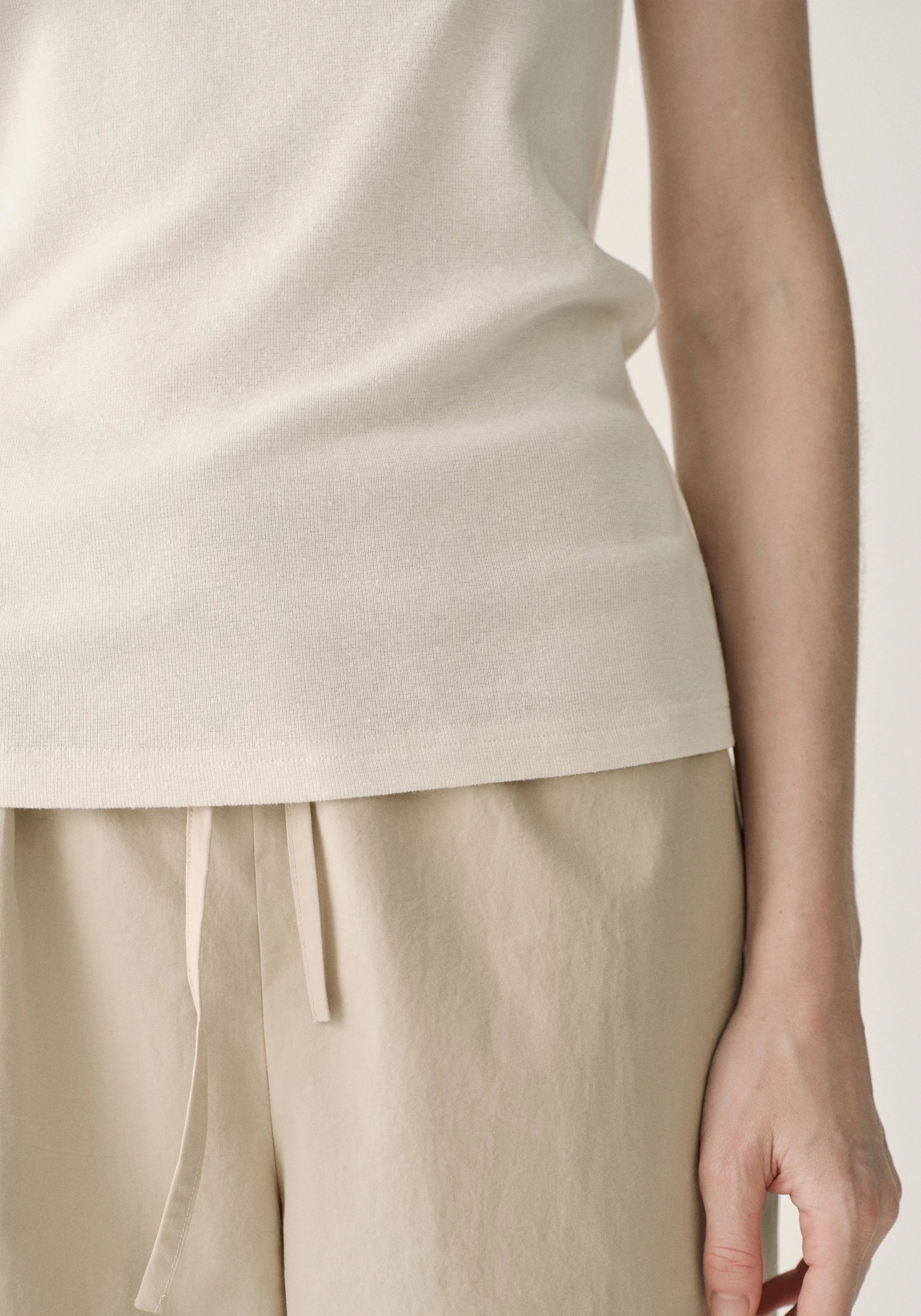 #color_cream white