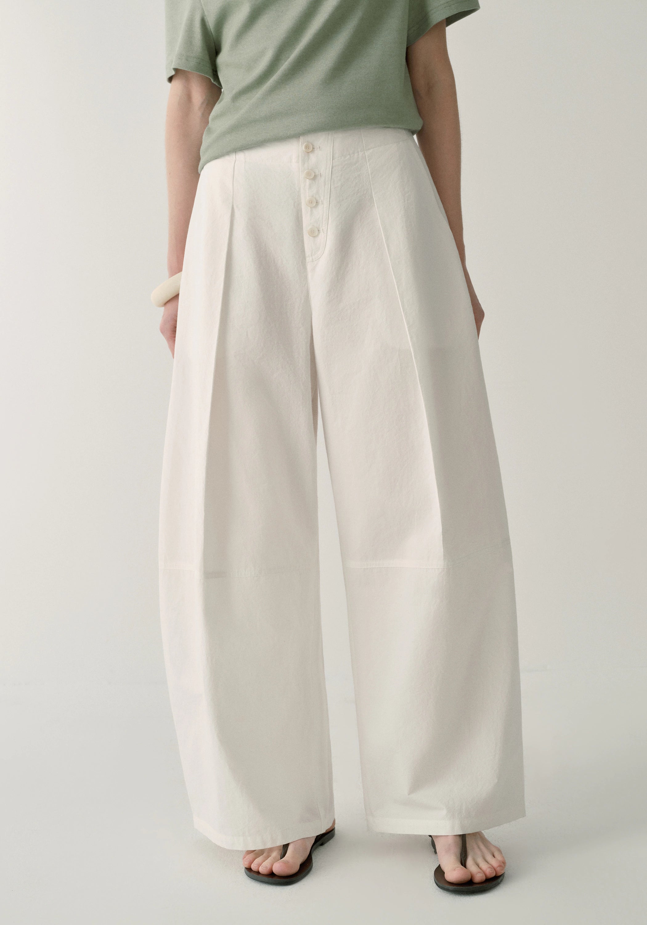 #color_off white