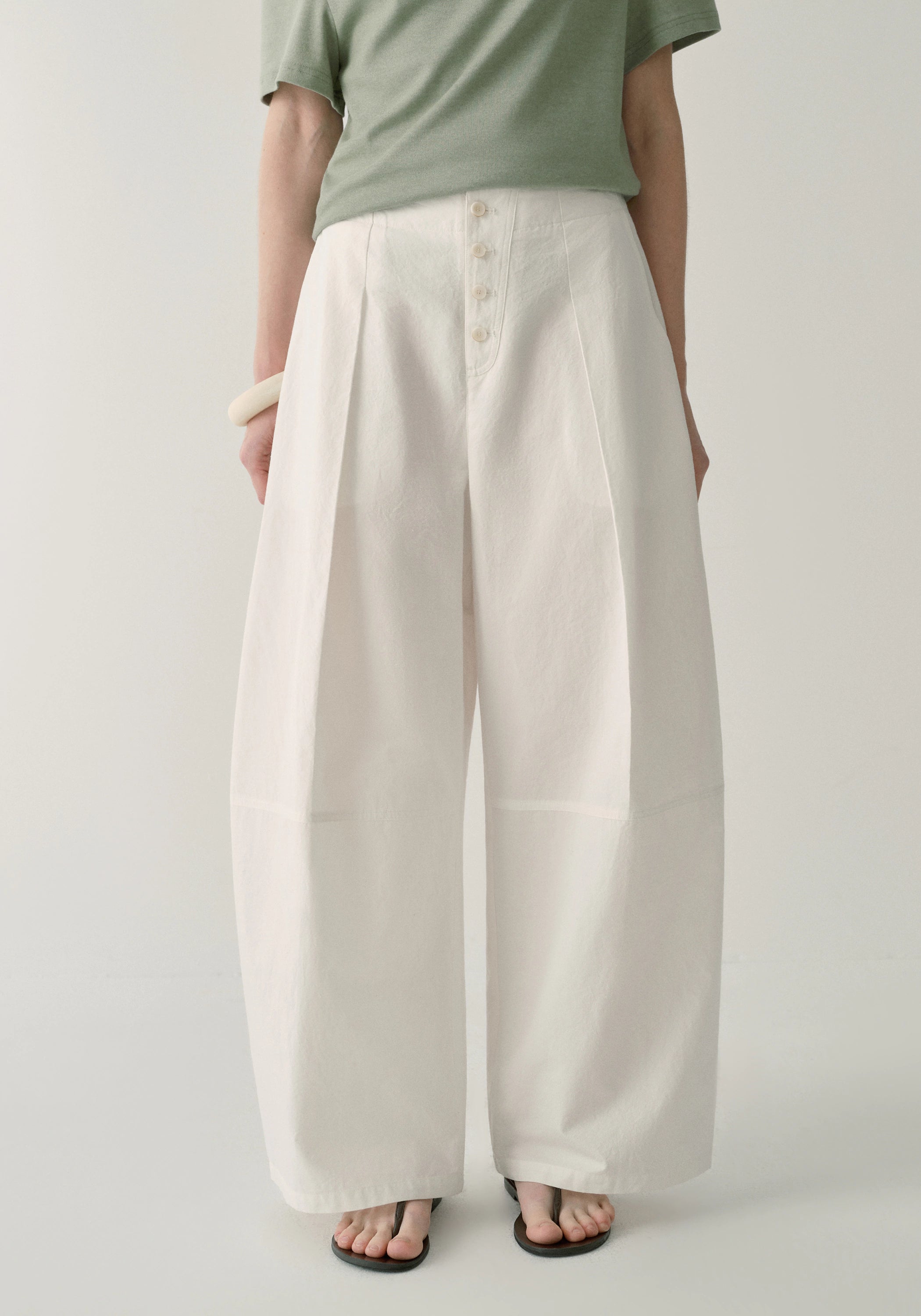 #color_off white
