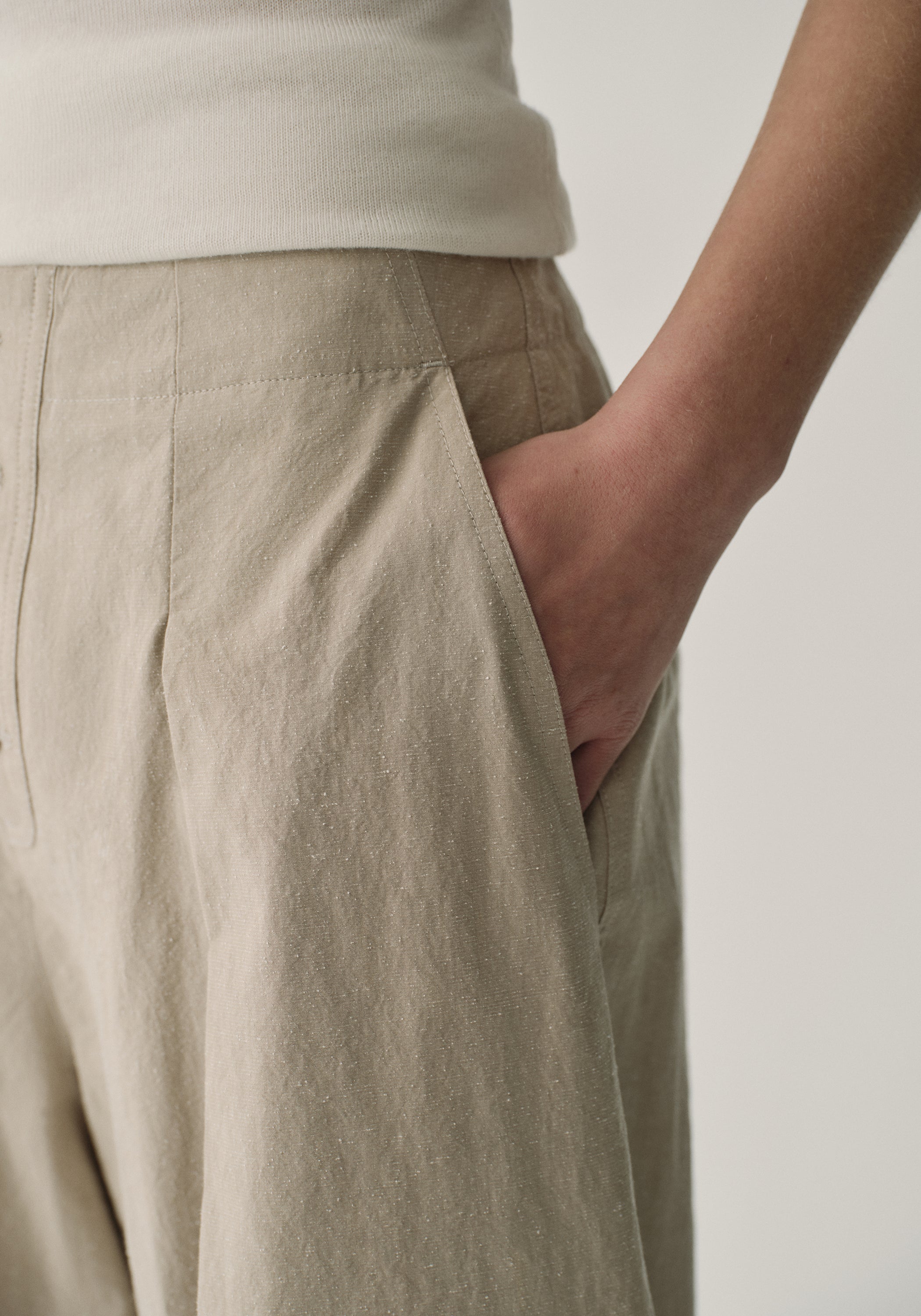 #color_ khaki