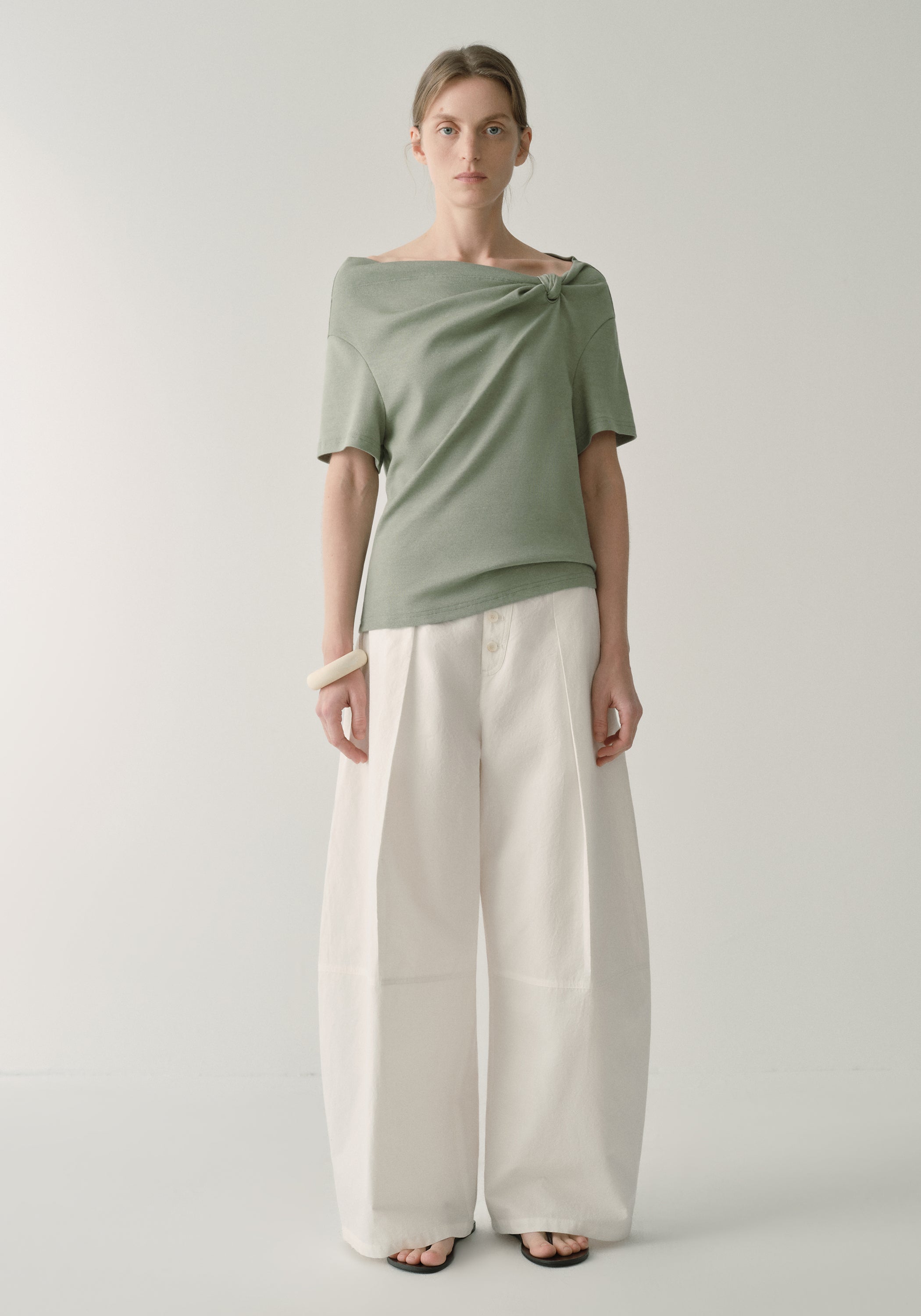 #color_off white