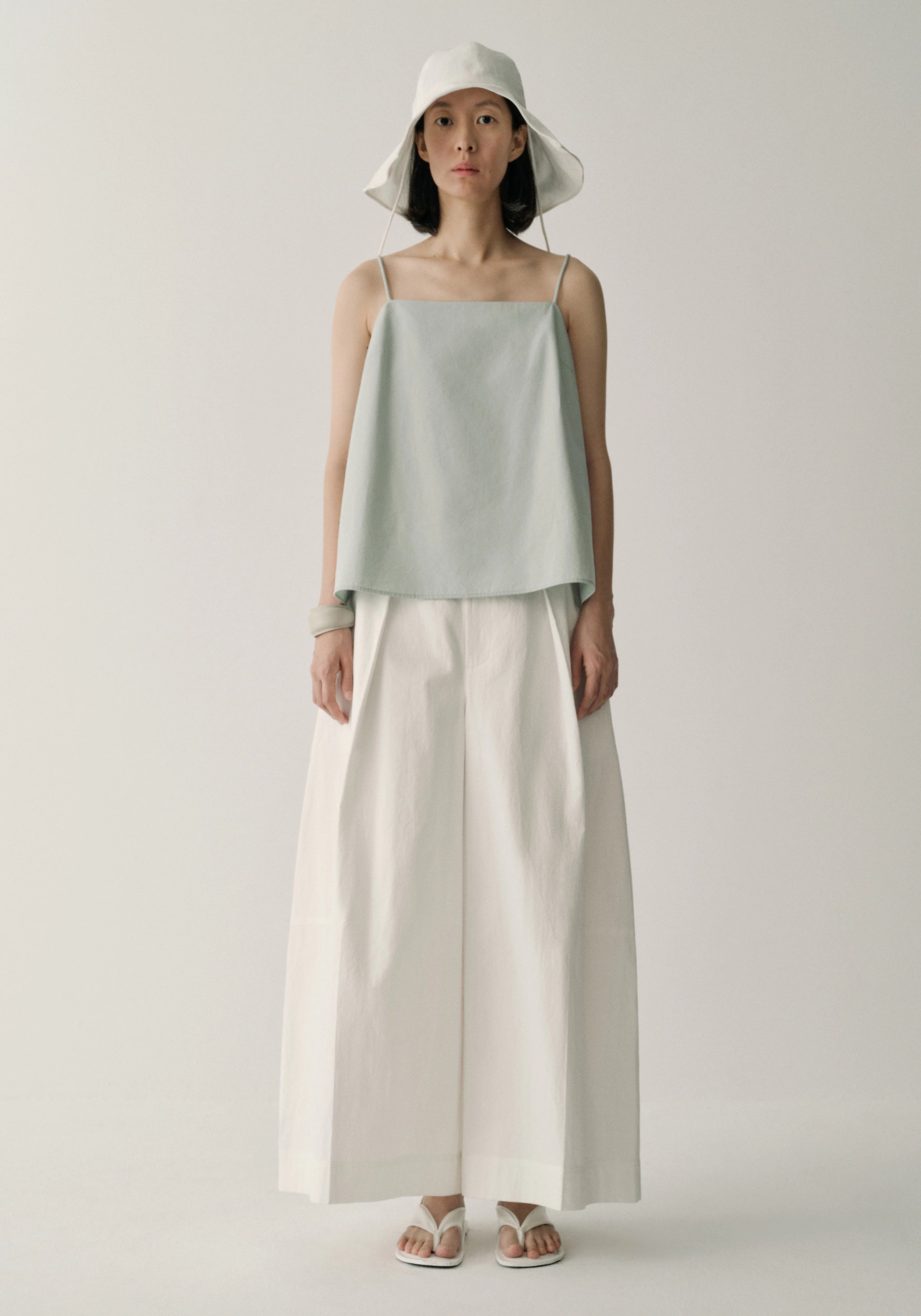 #color_off white