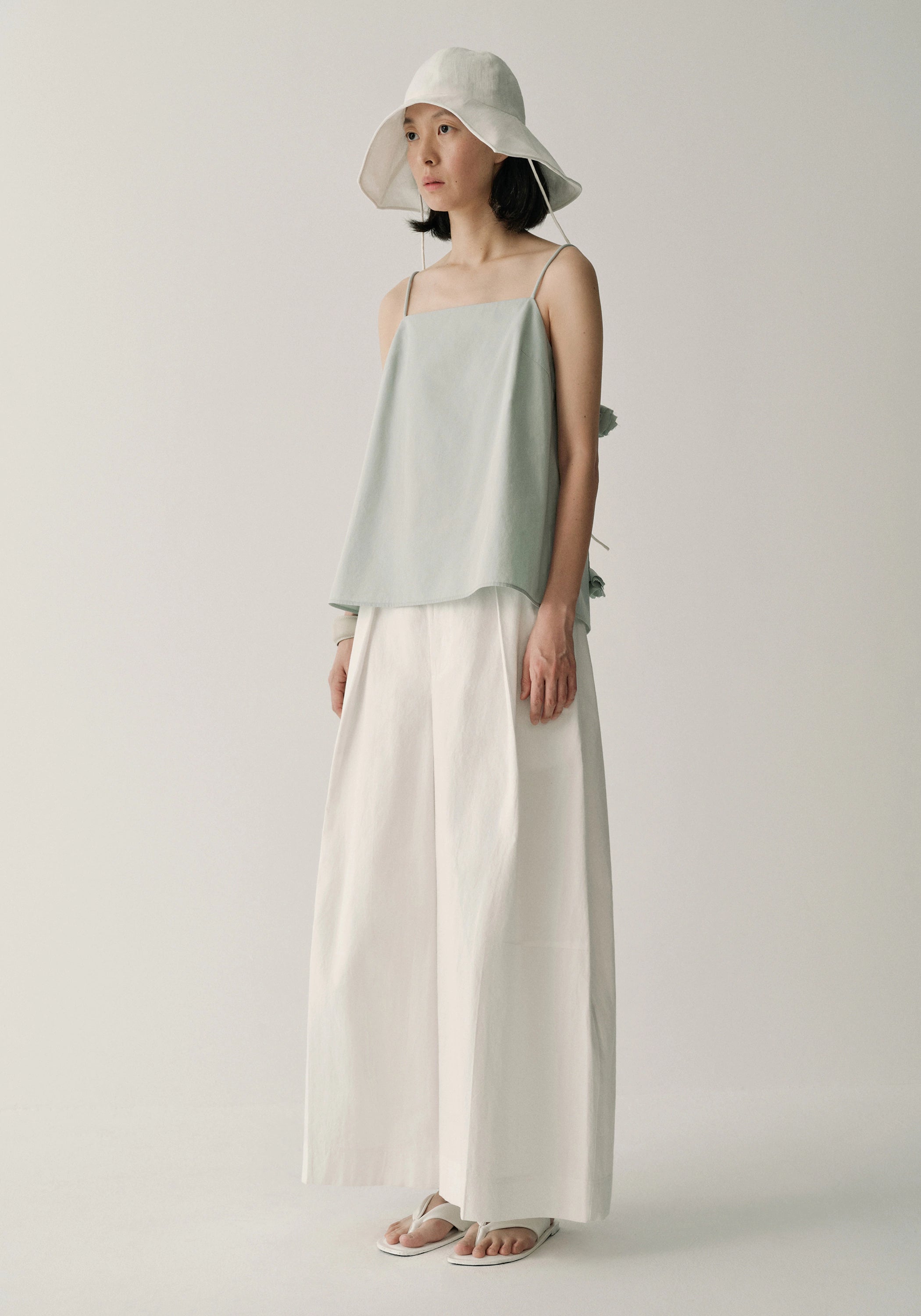 #color_off white