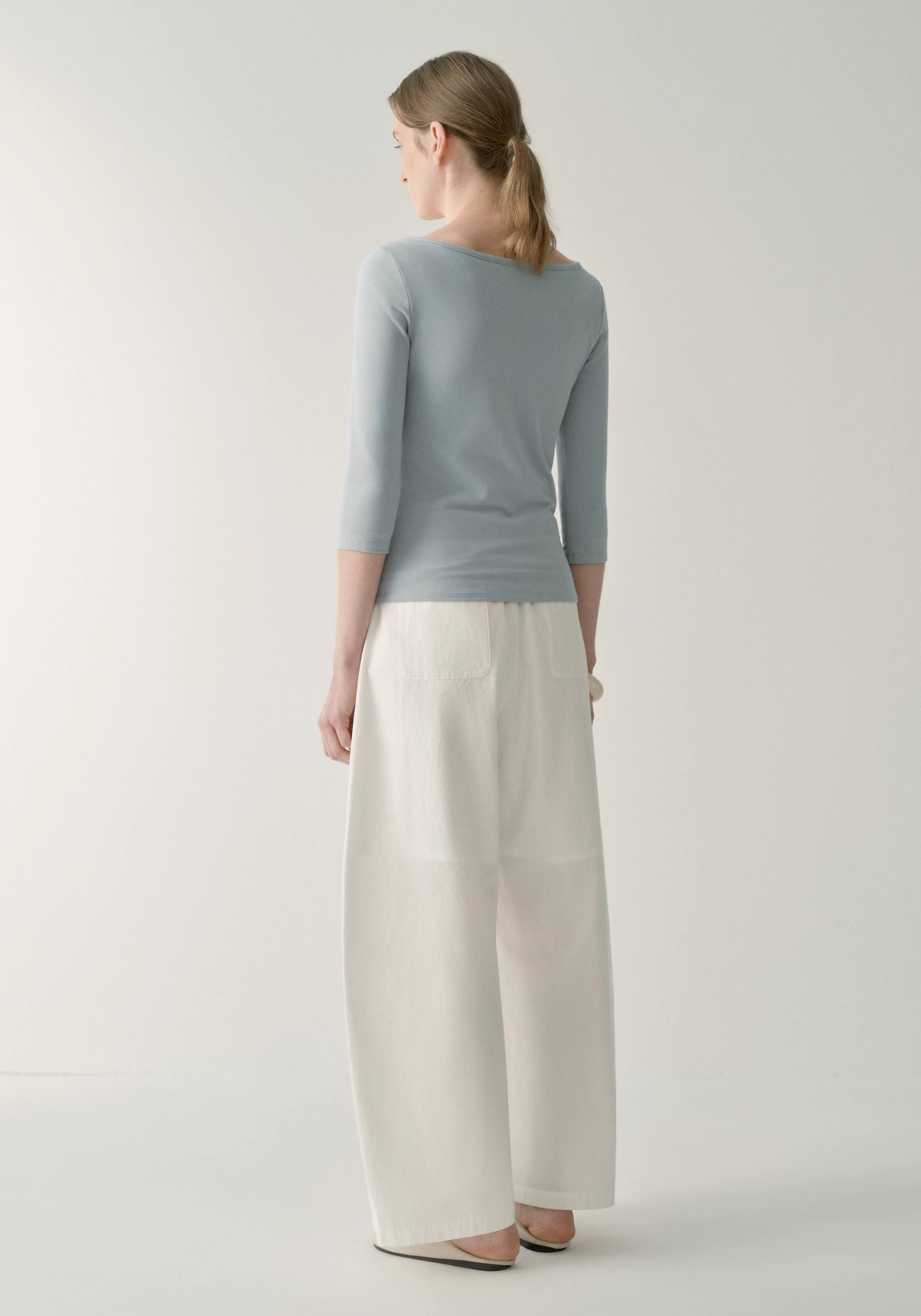 #color_off white