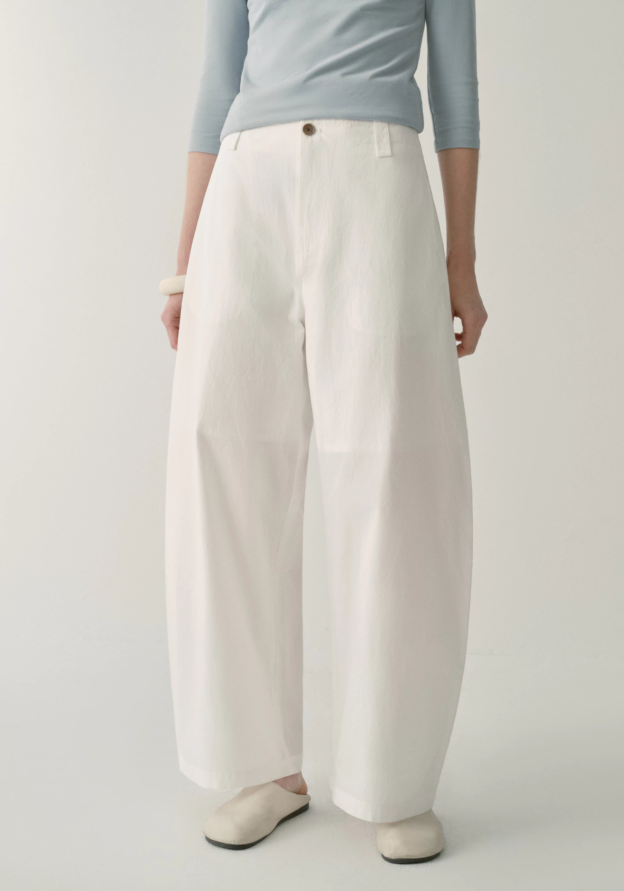#color_off white