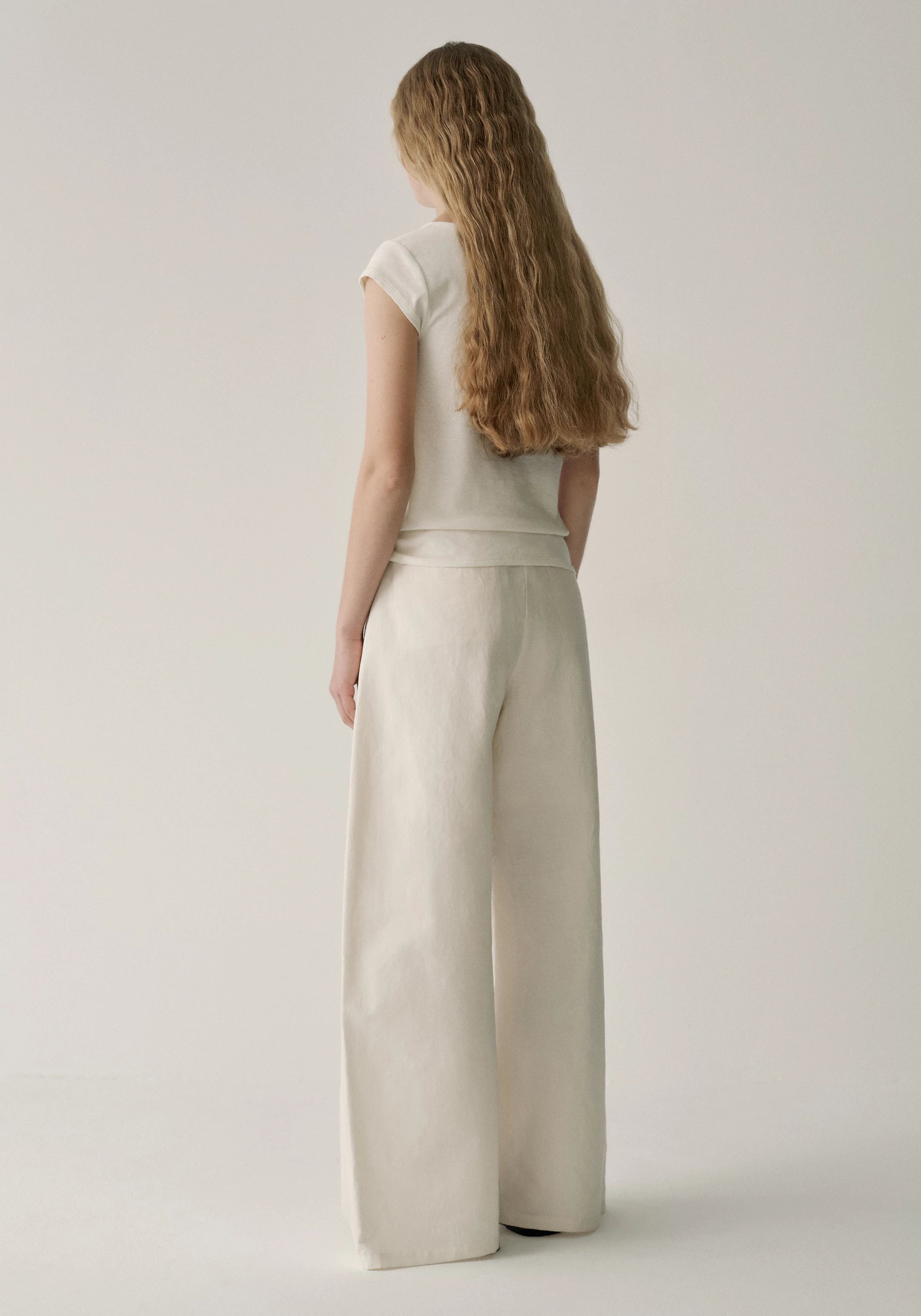 #color_off white