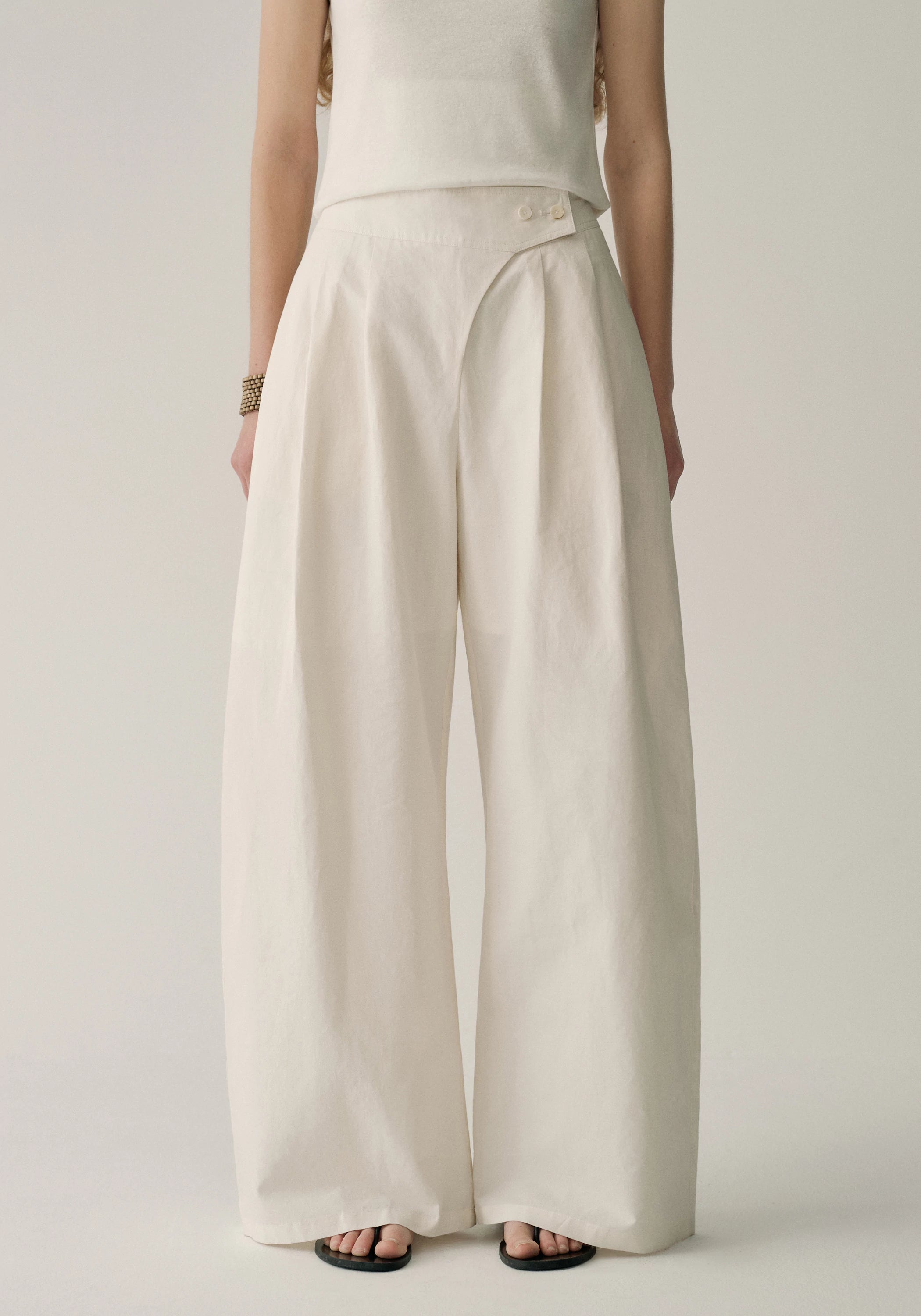 #color_off white
