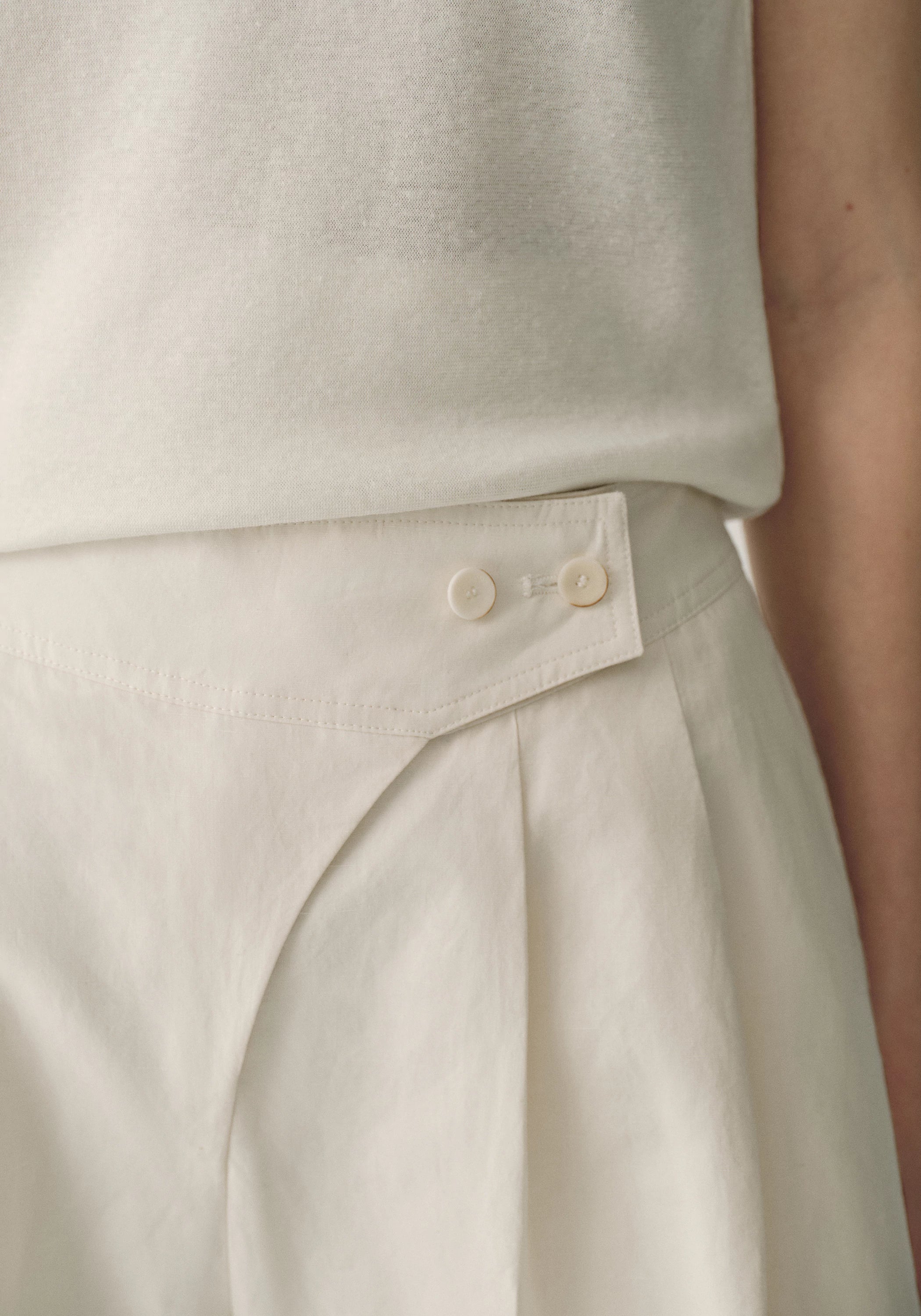 #color_off white