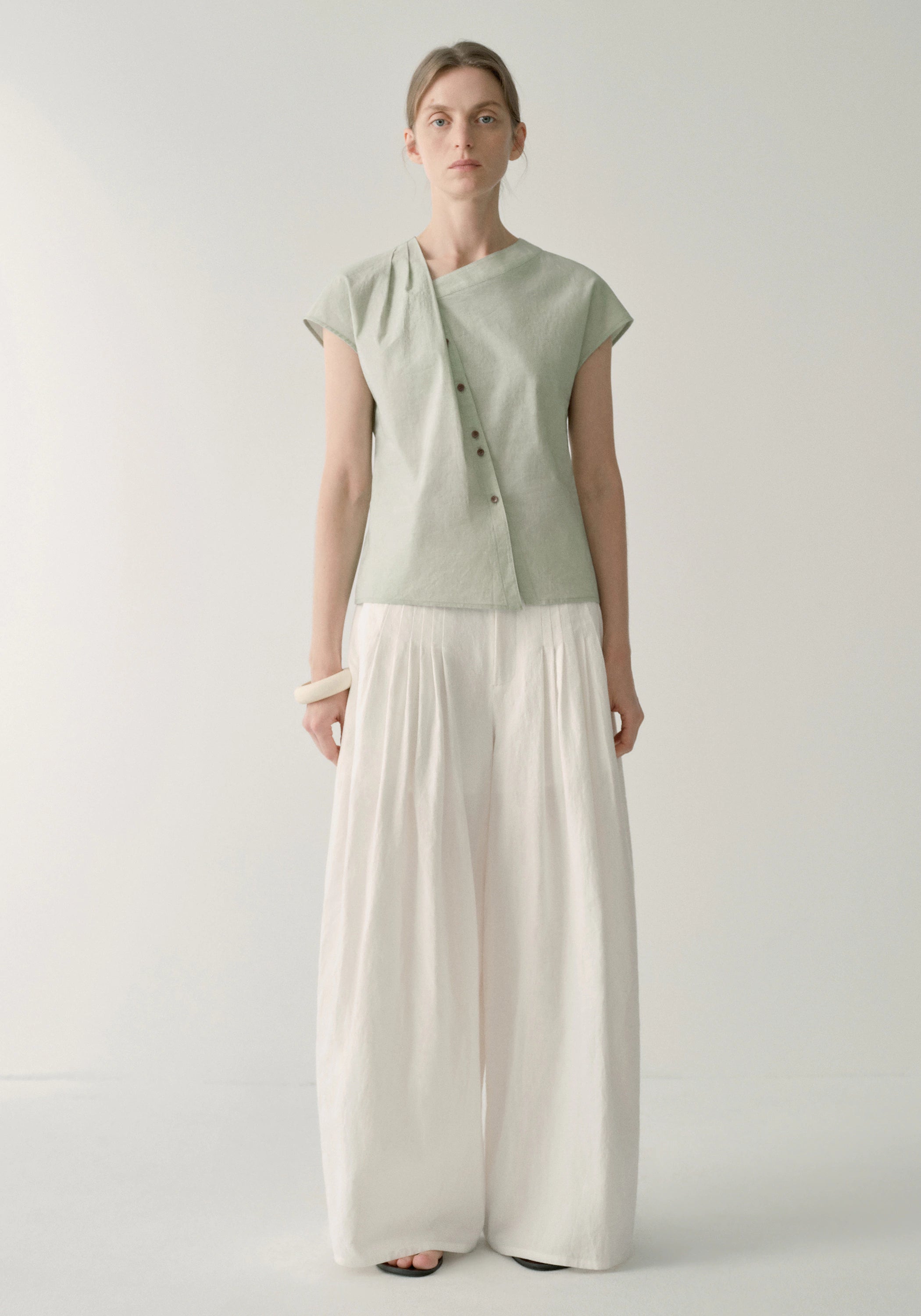 #color_off white