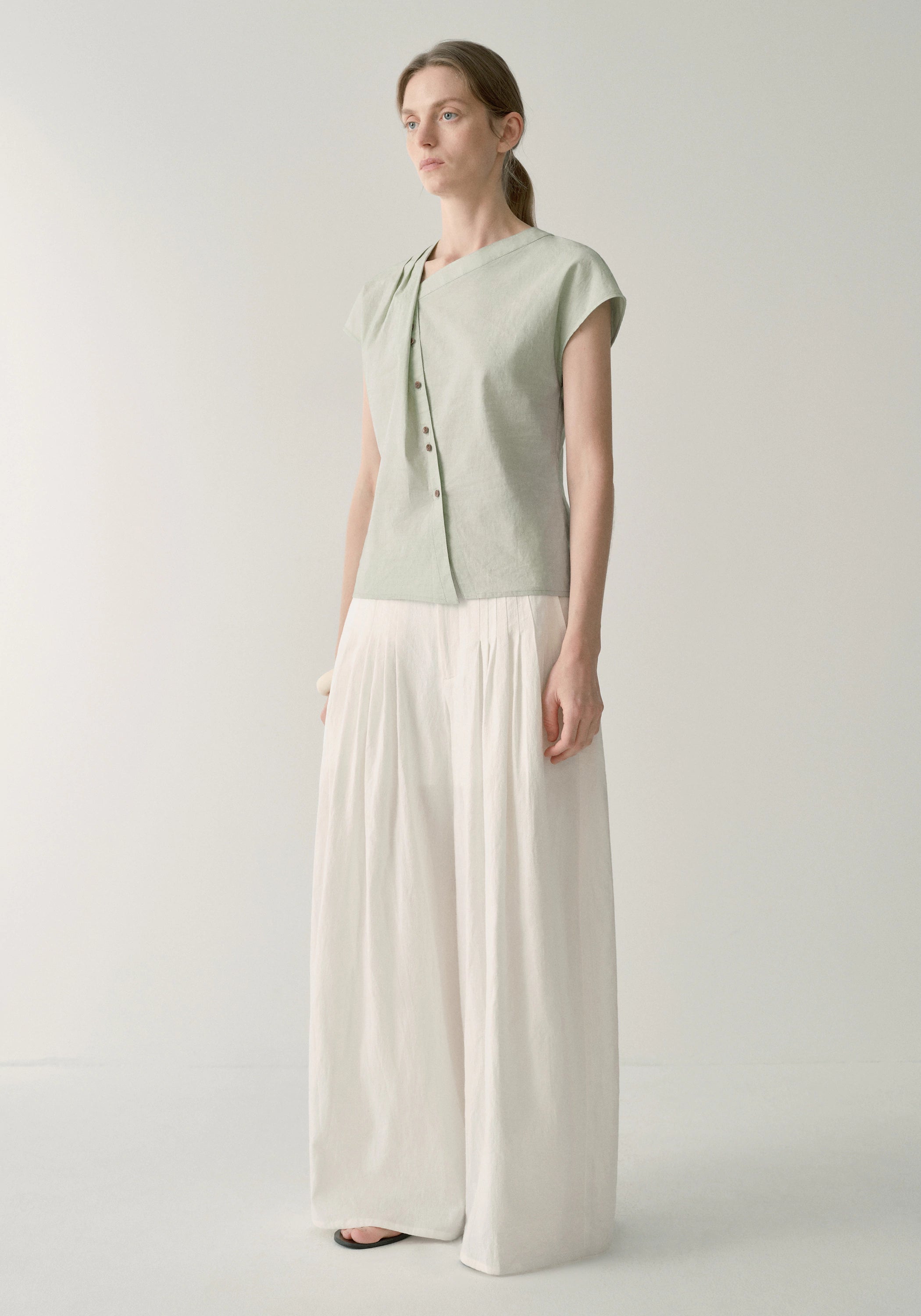 #color_off white