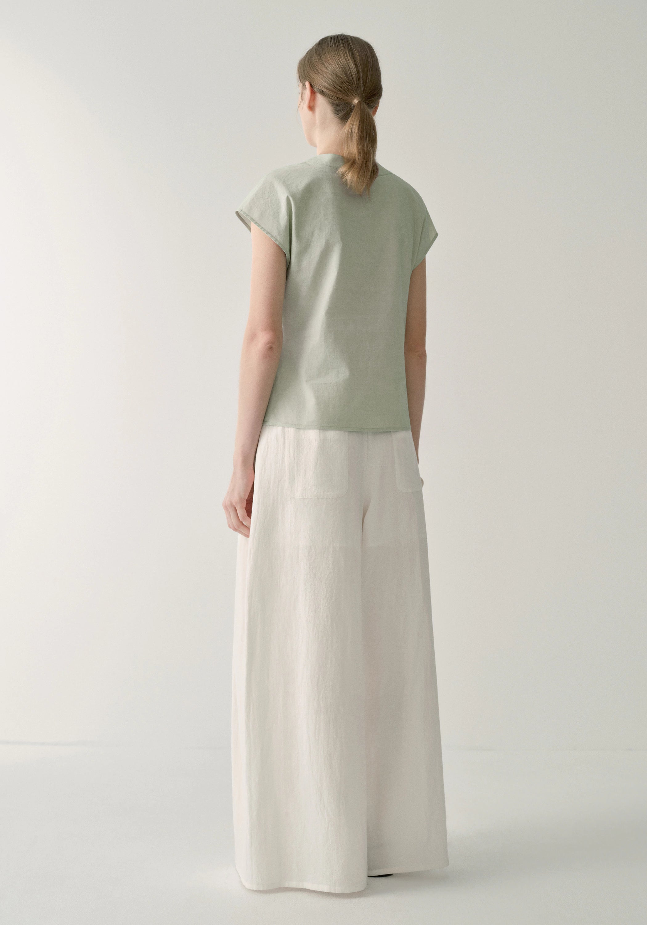 #color_off white