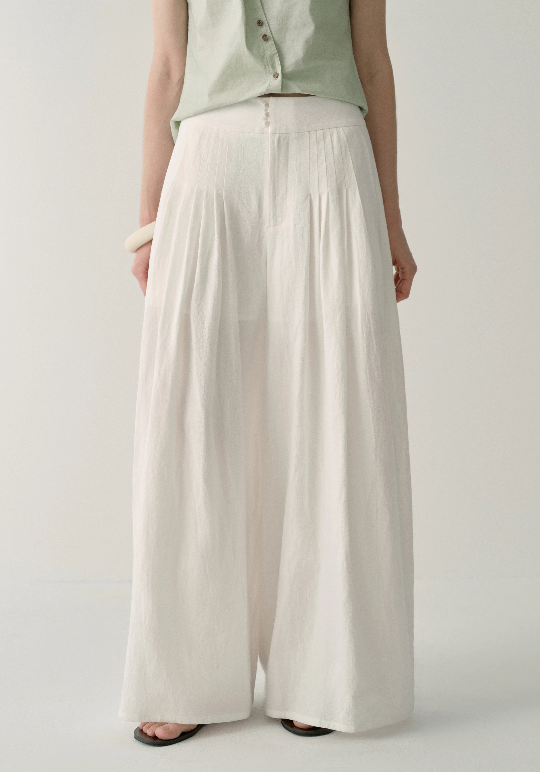 #color_off white