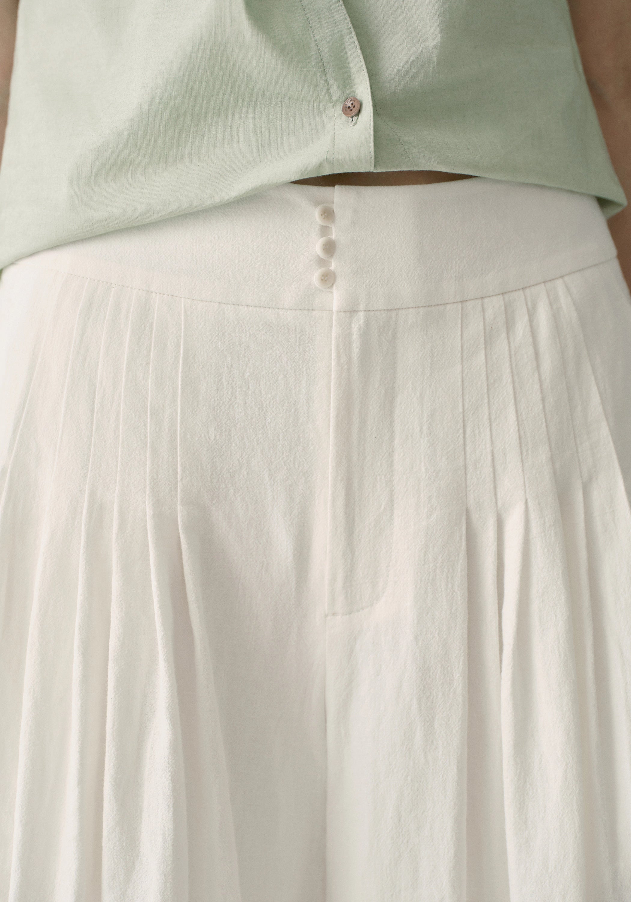 #color_off white