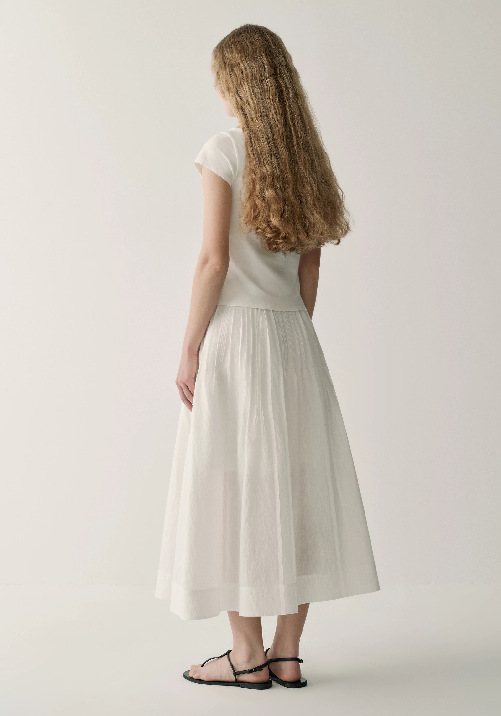 #color_off white