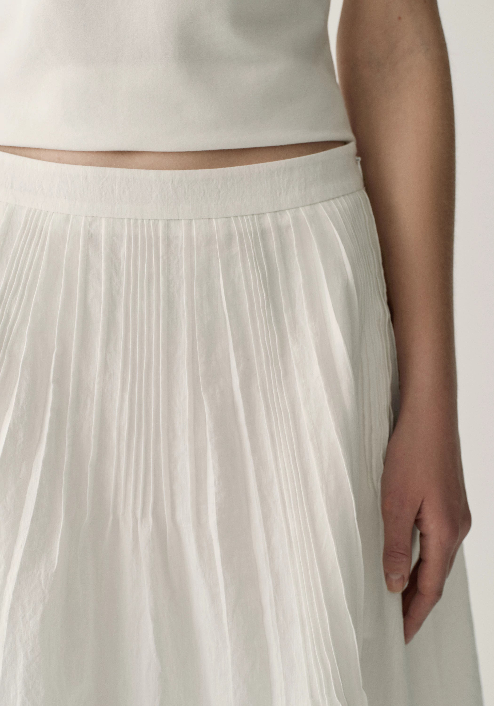 #color_off white