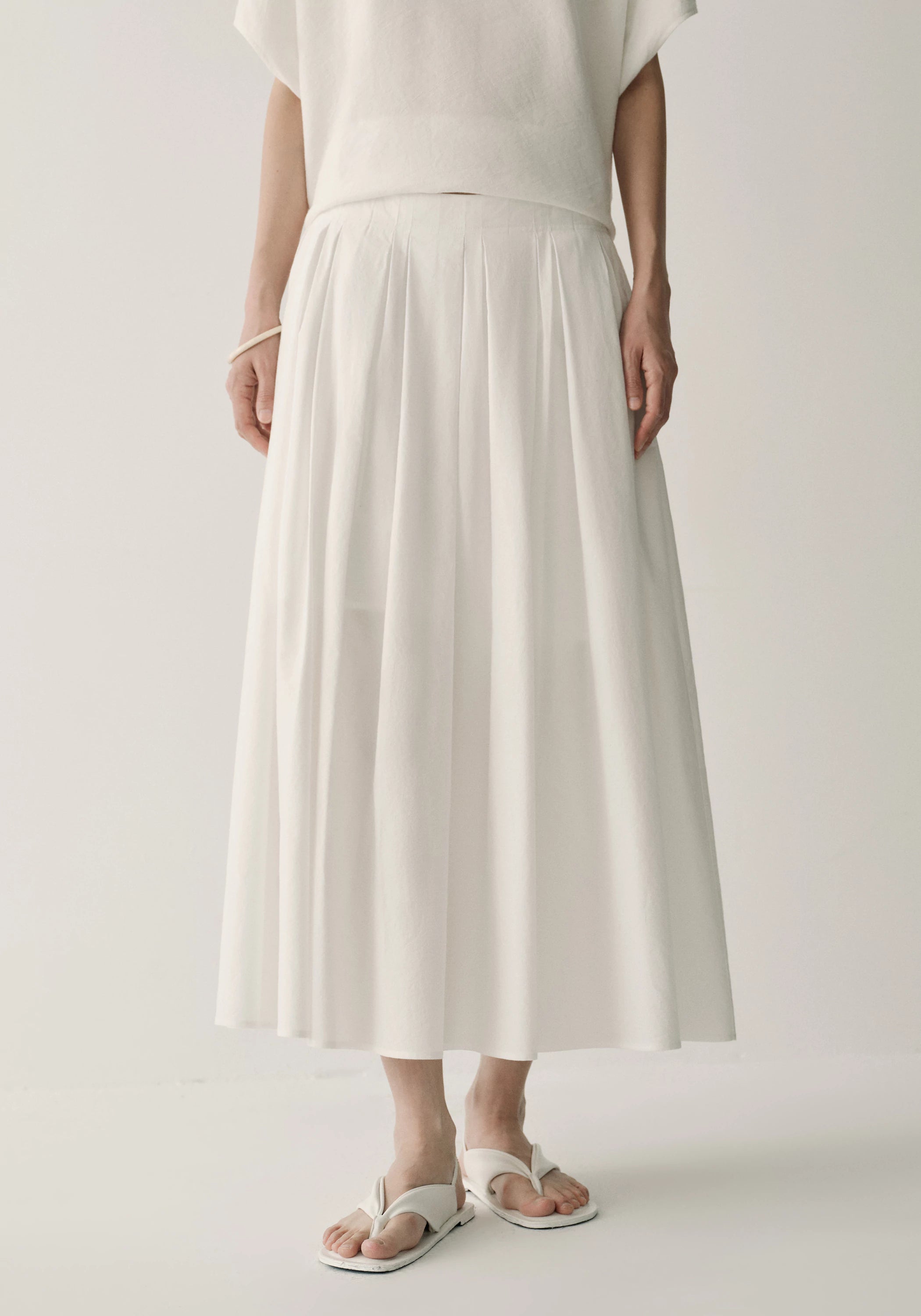 #color_off white