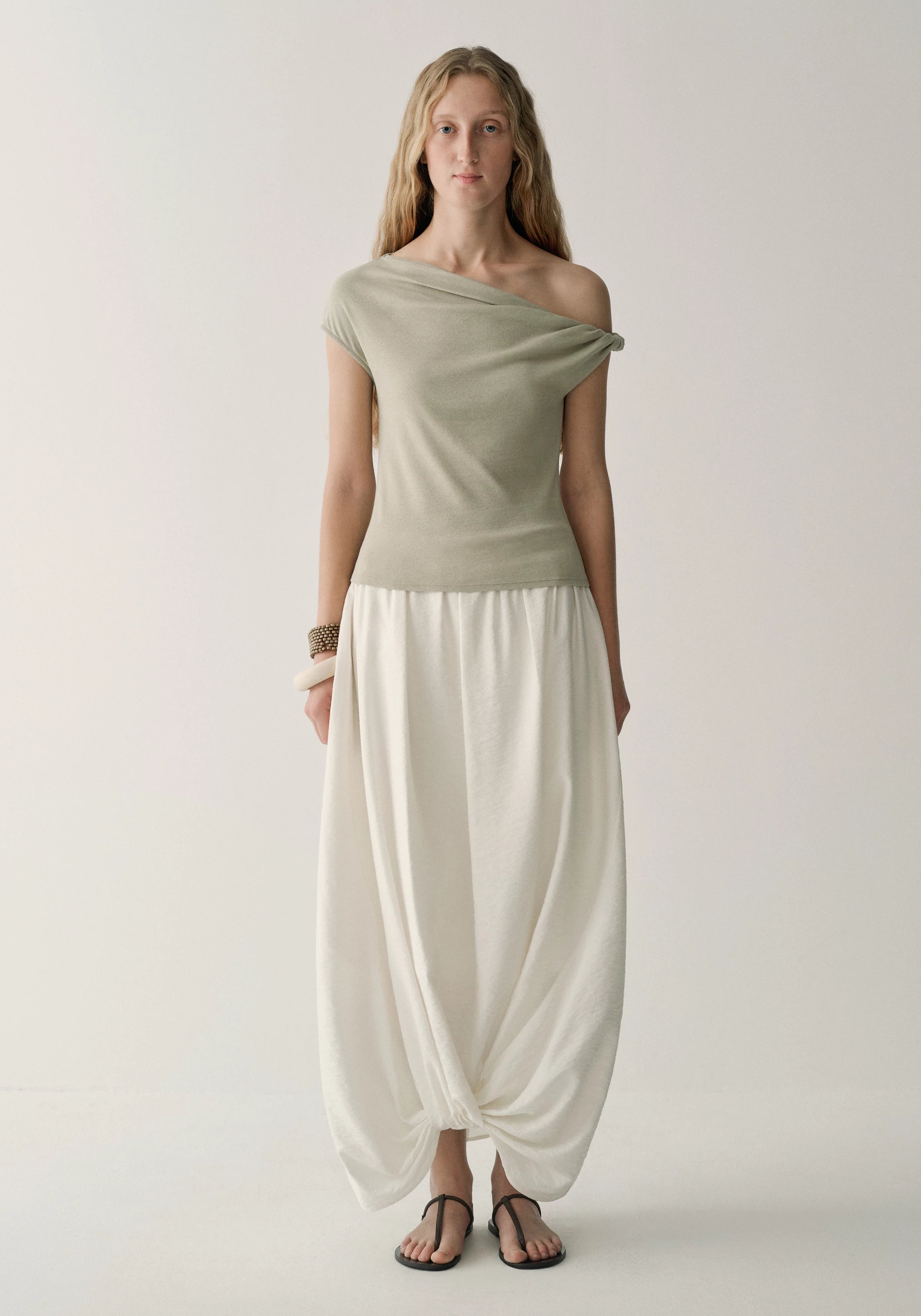 #color_off white