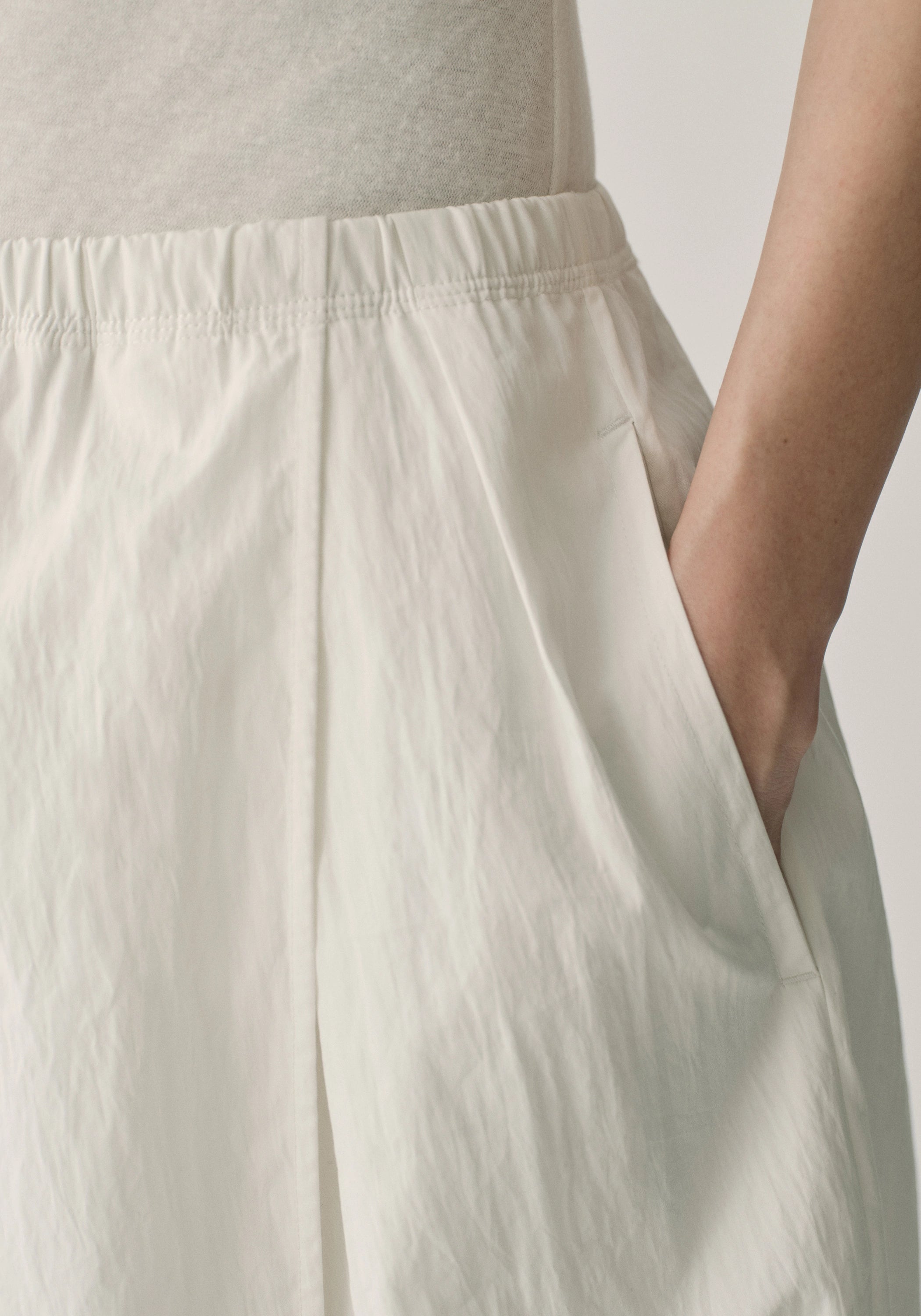 #color_off white