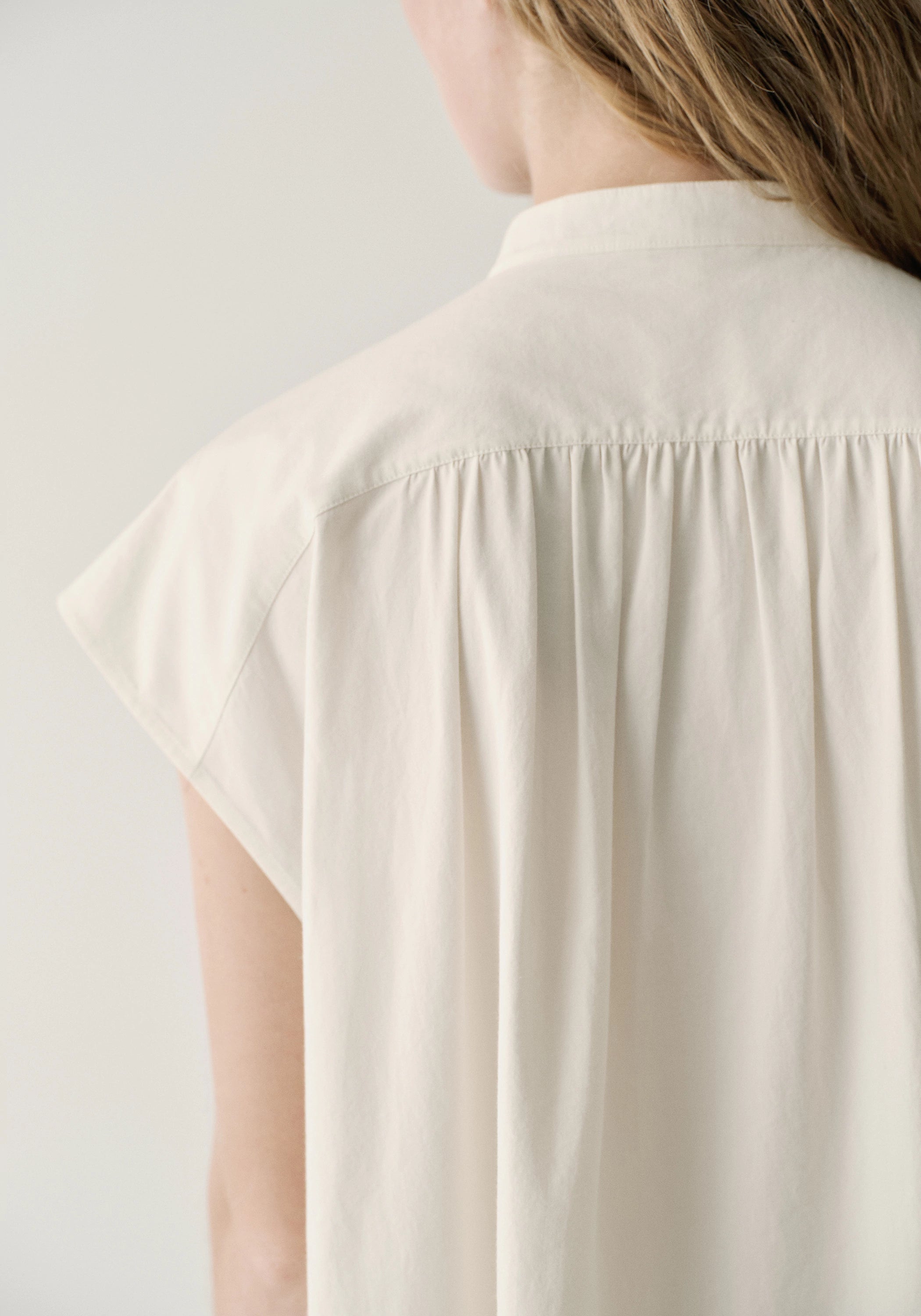 #color_off white