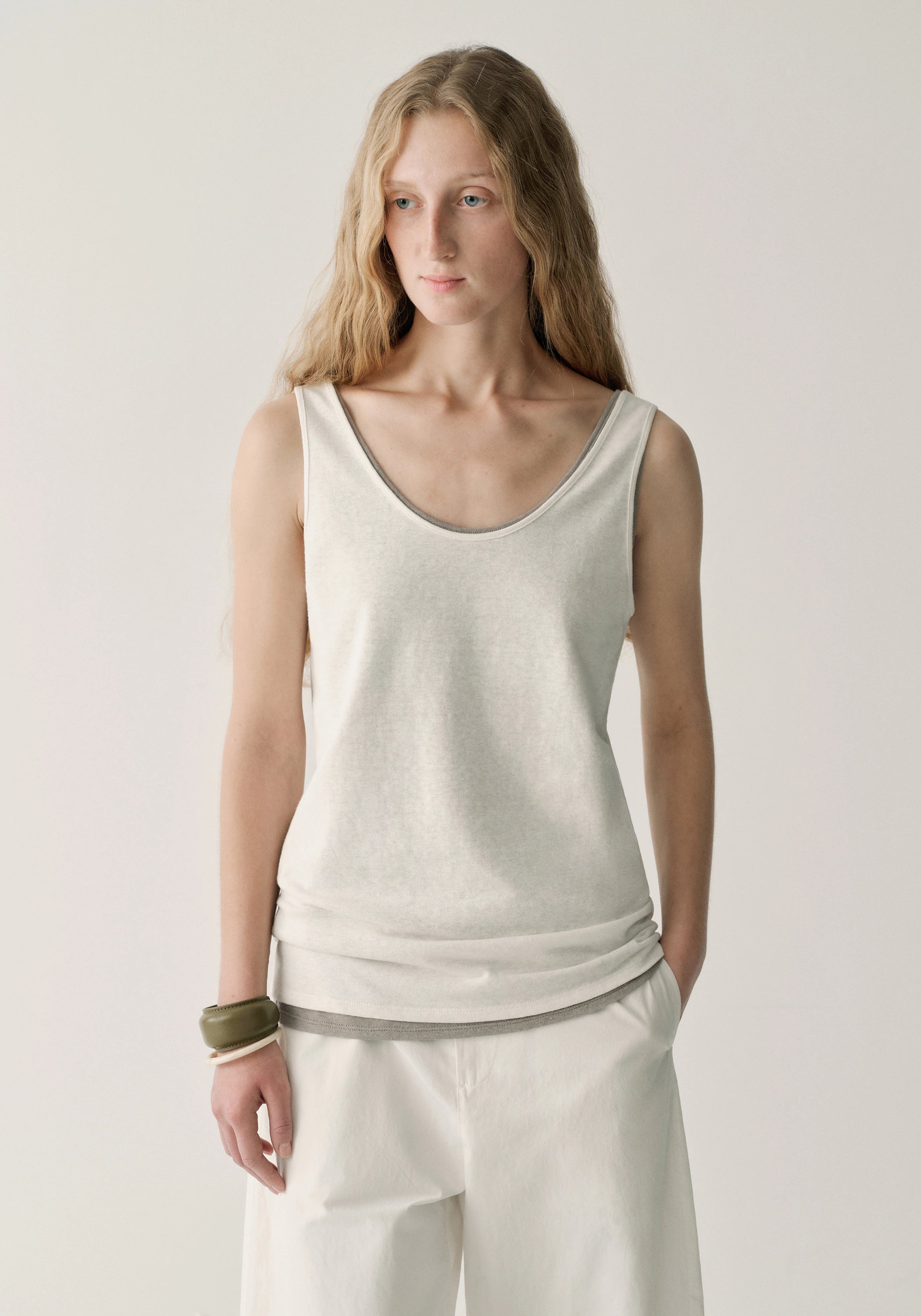 #color_off white
