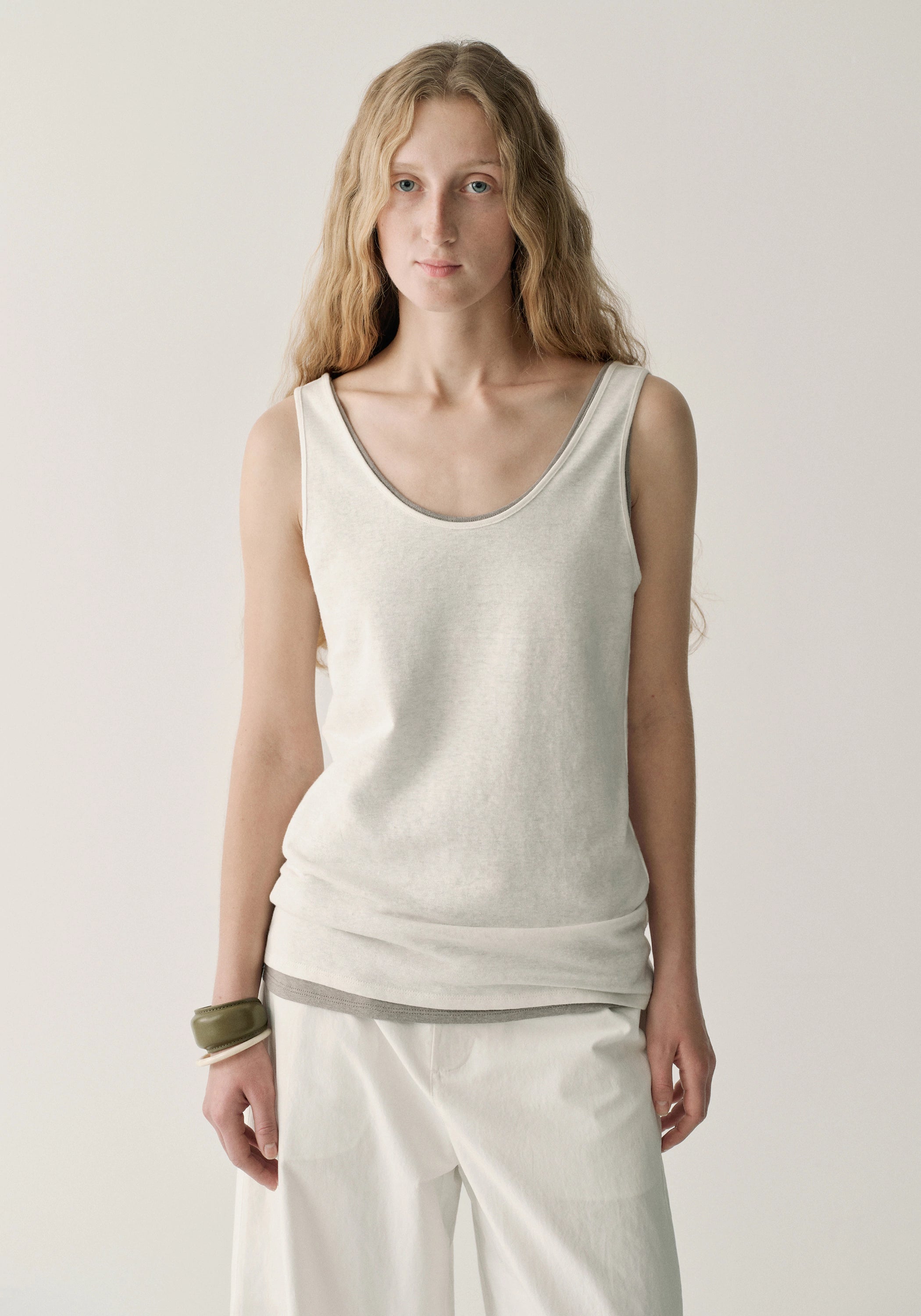 #color_off white