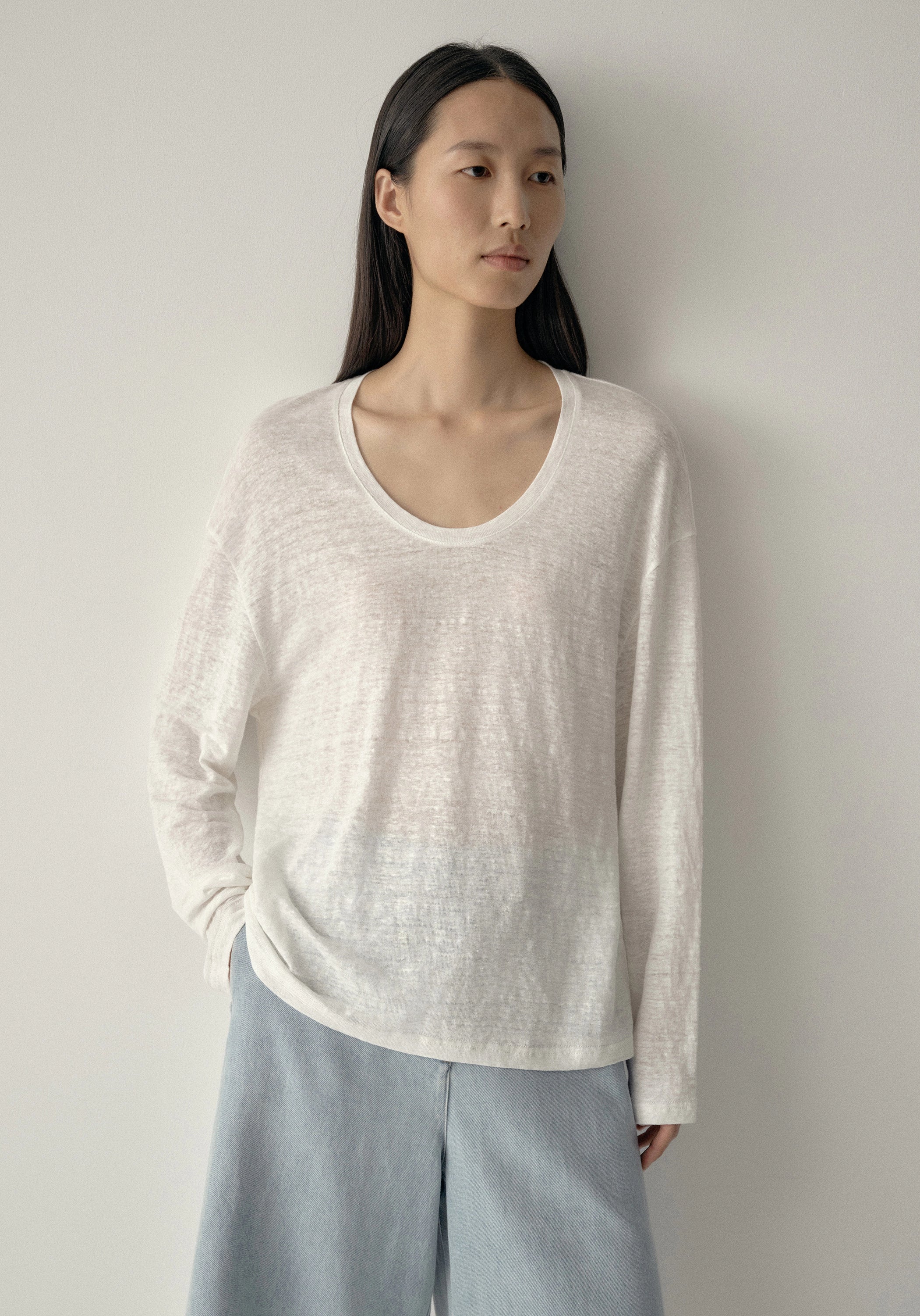 #color_off white