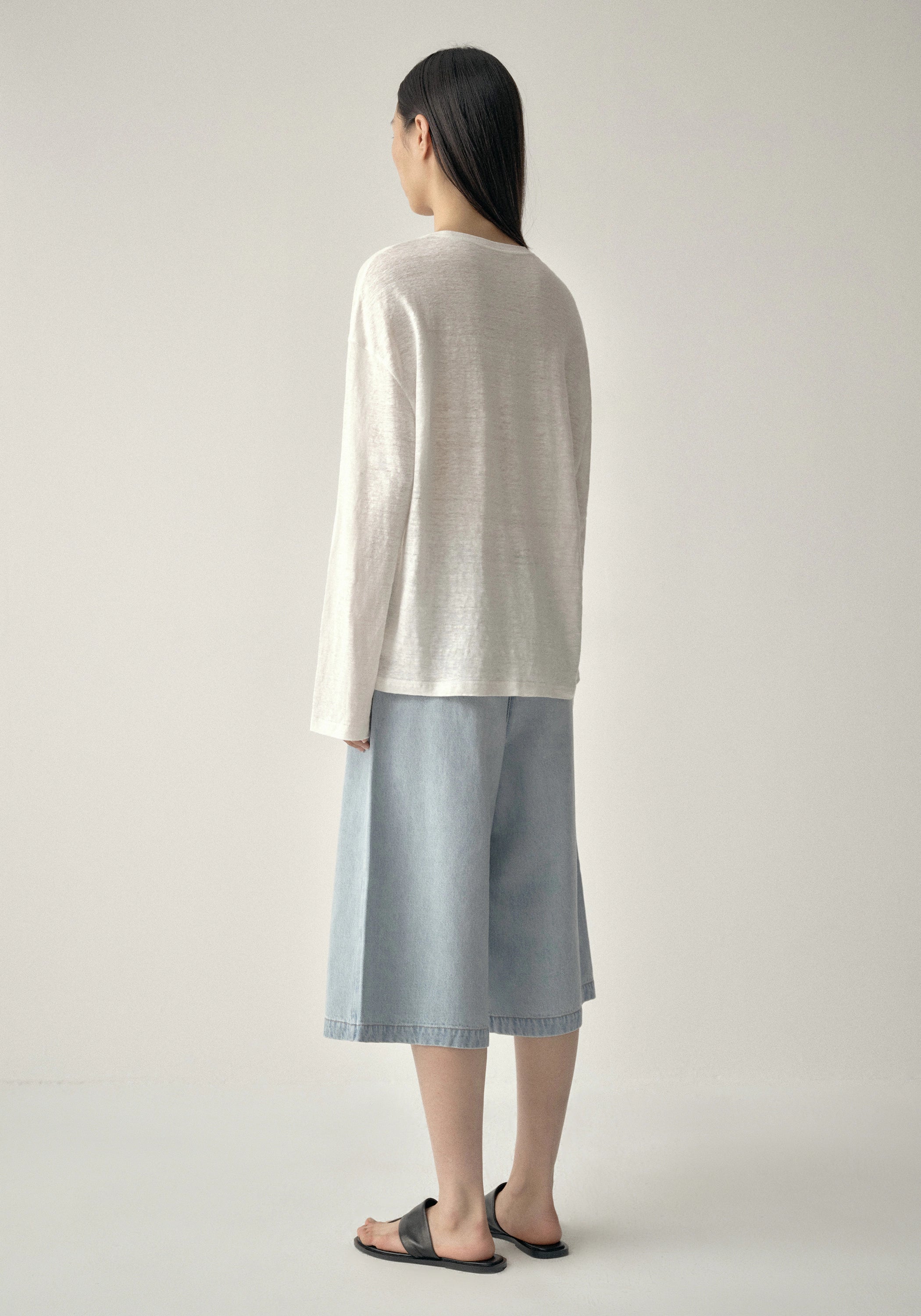 #color_off white