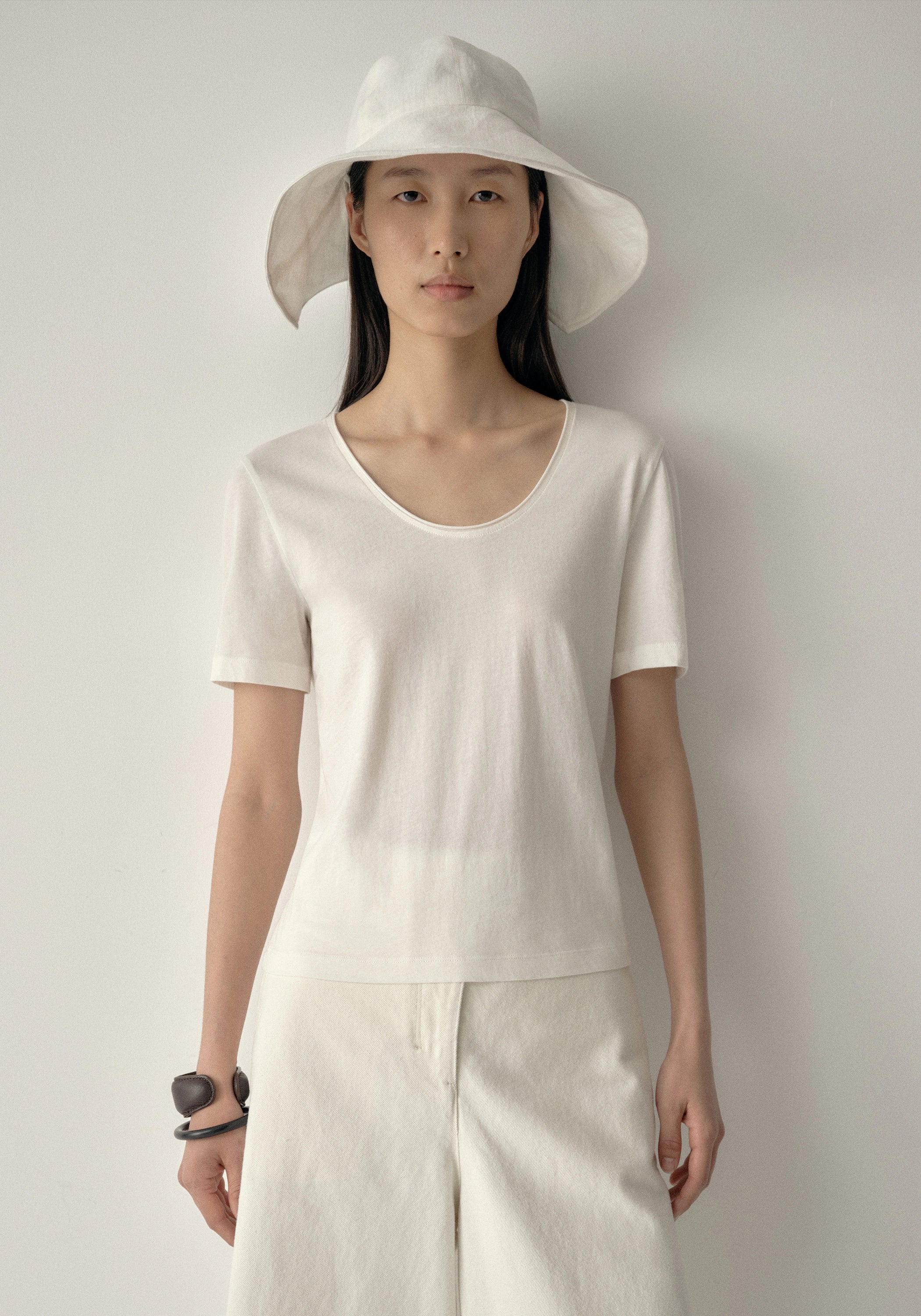 #color_off white
