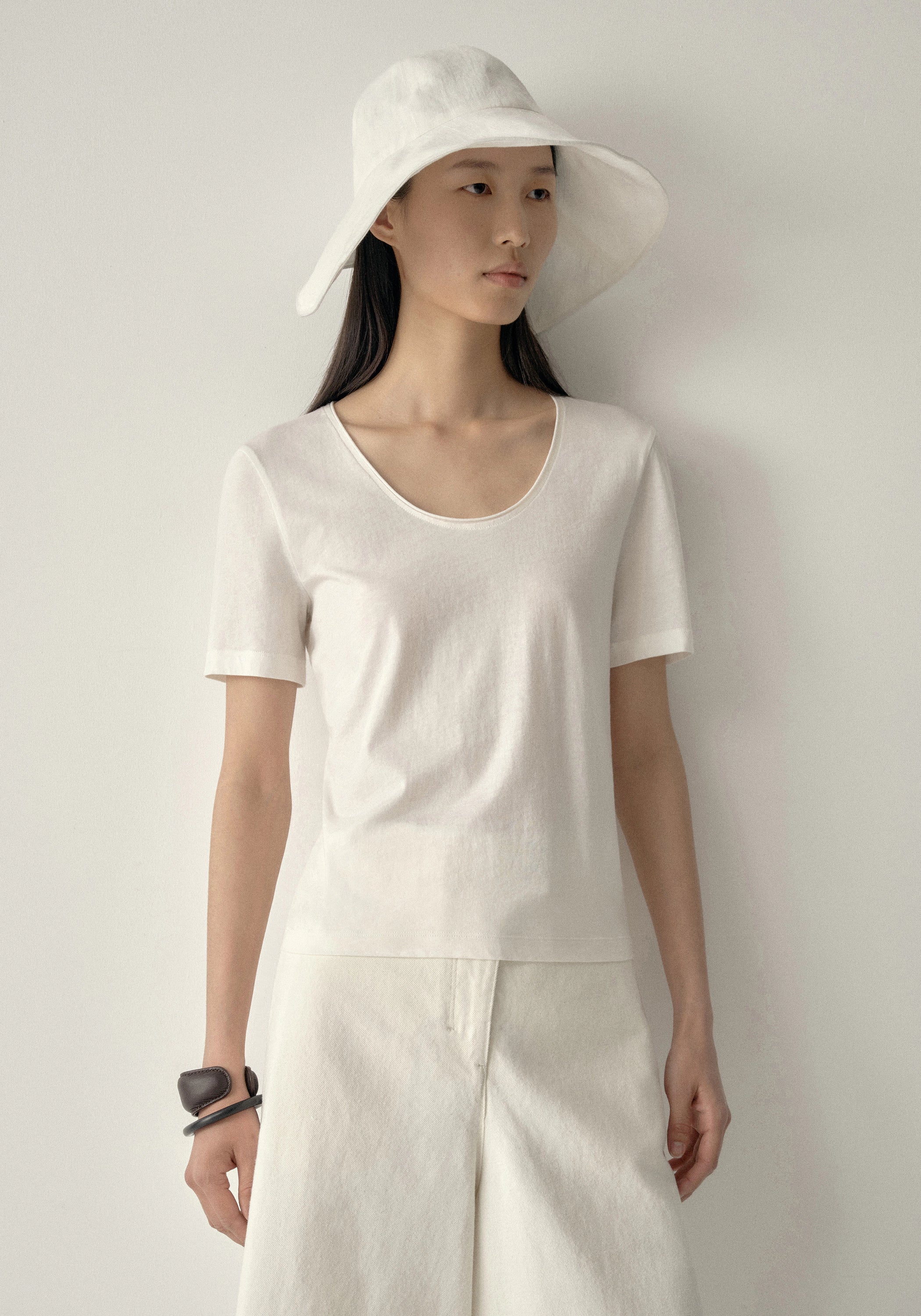 #color_off white