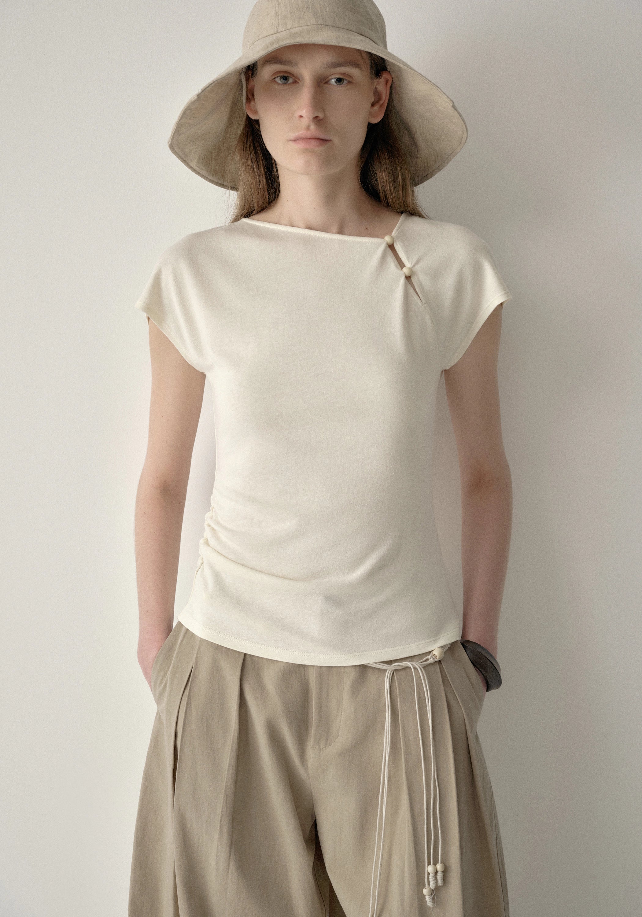 #color_cream white