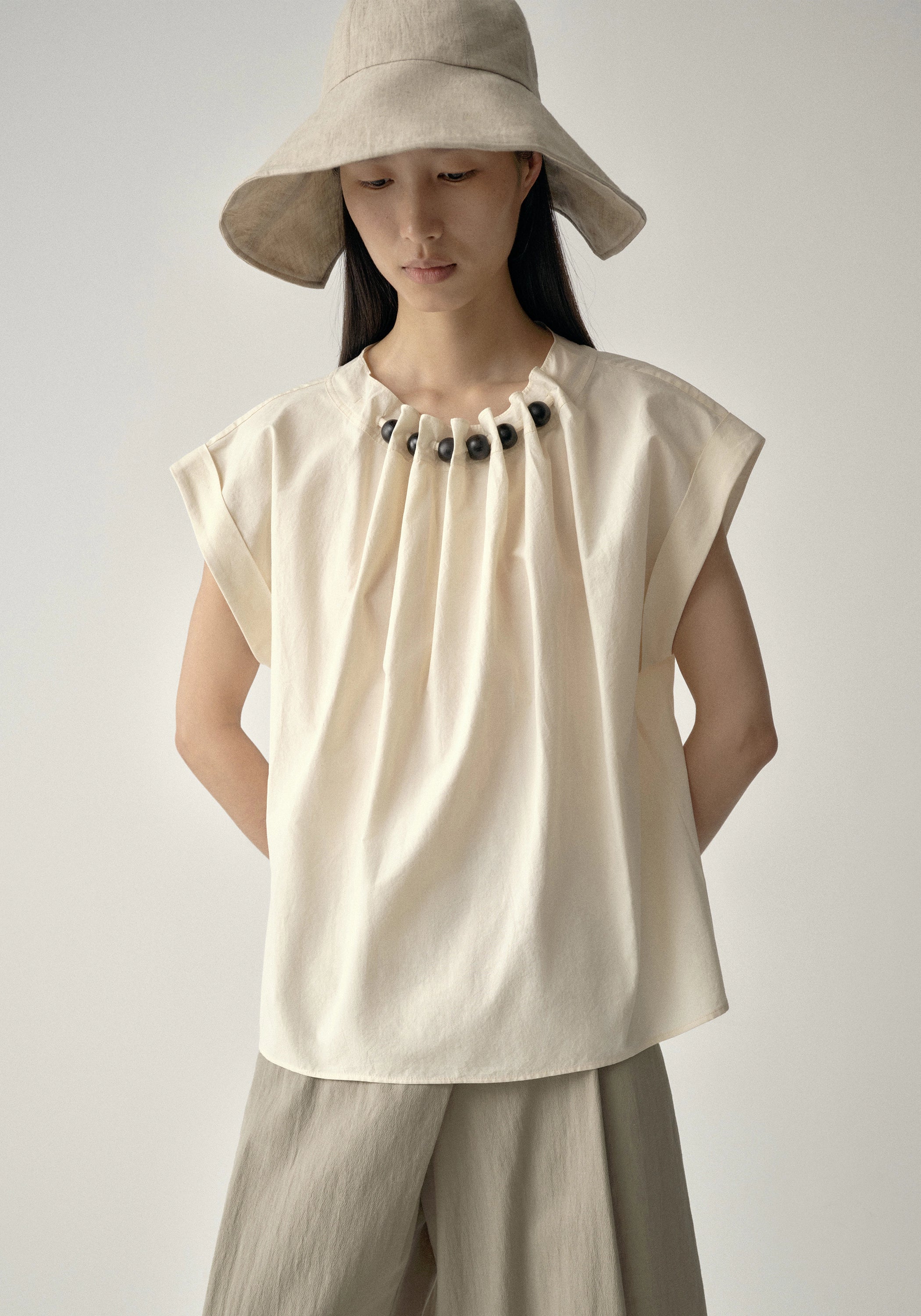 #color_cream white